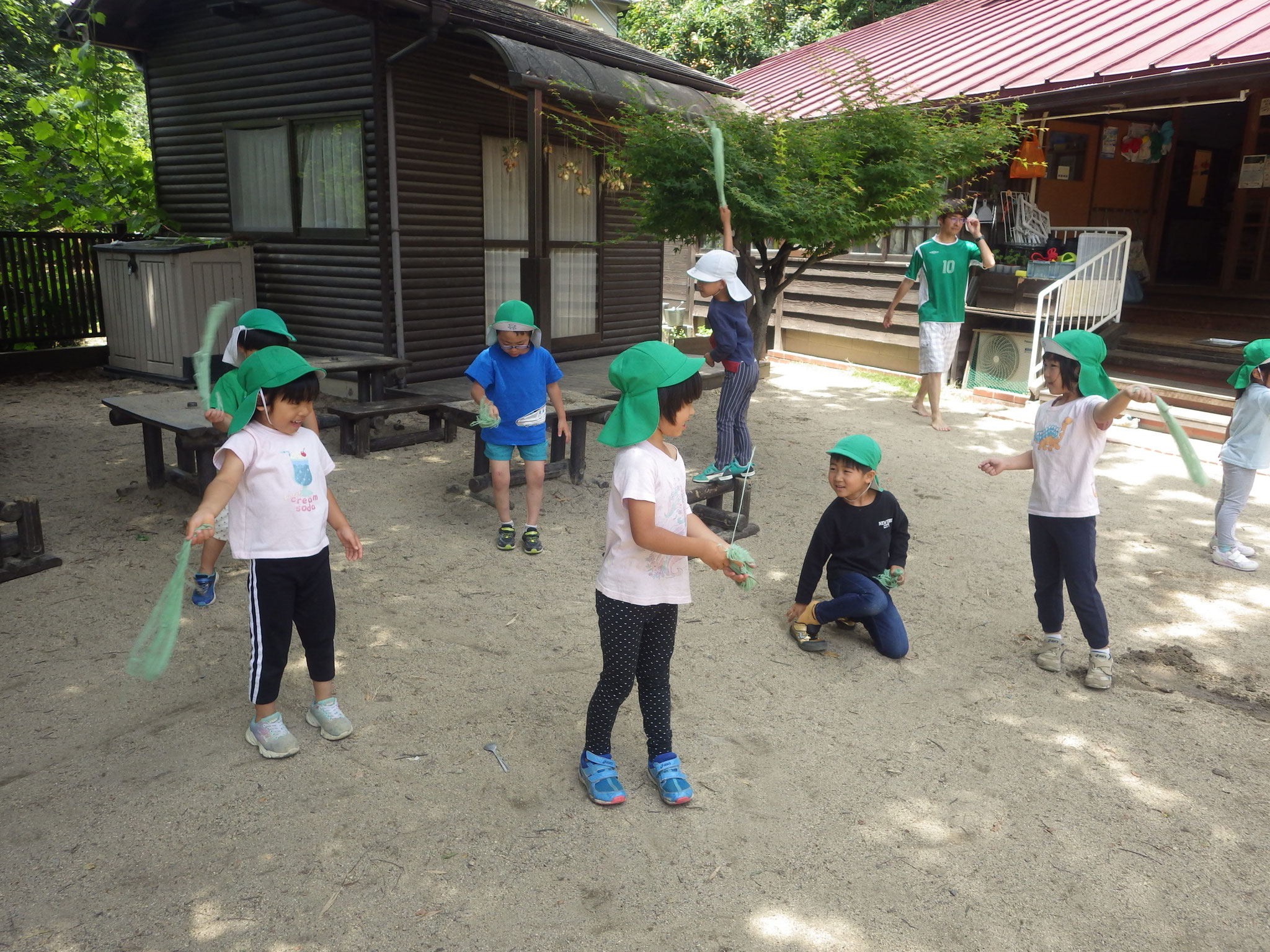 くつとりゲーム。鬼の見てない隙をみてくつを取り戻す！！楽しいね～