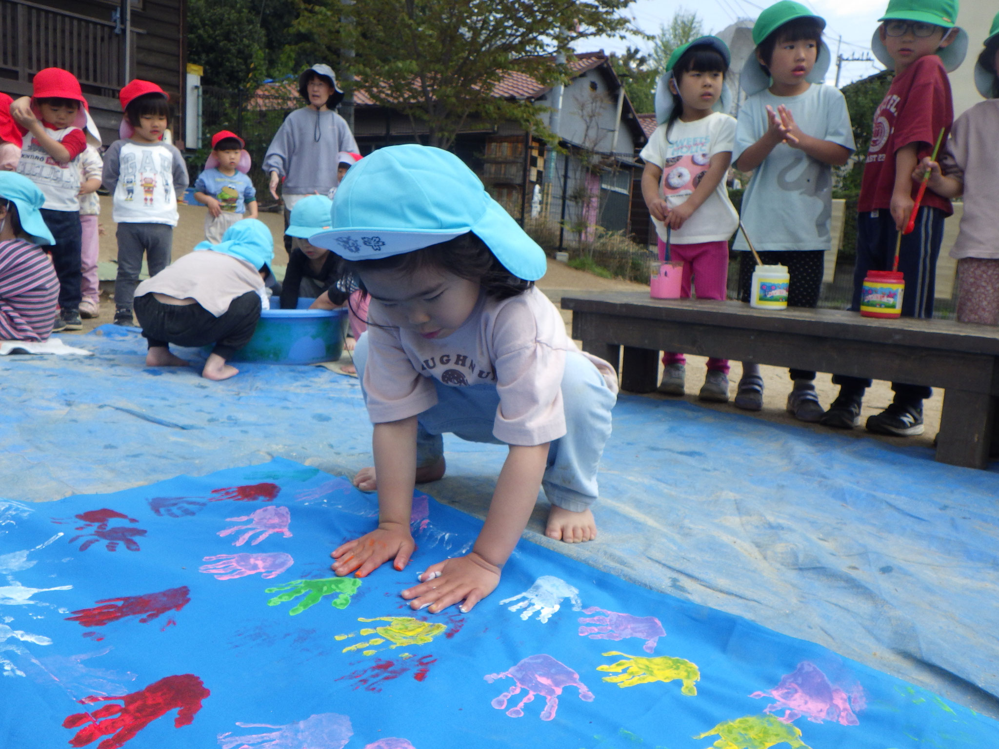 こいのぼりの鱗は手形でぺったん！！