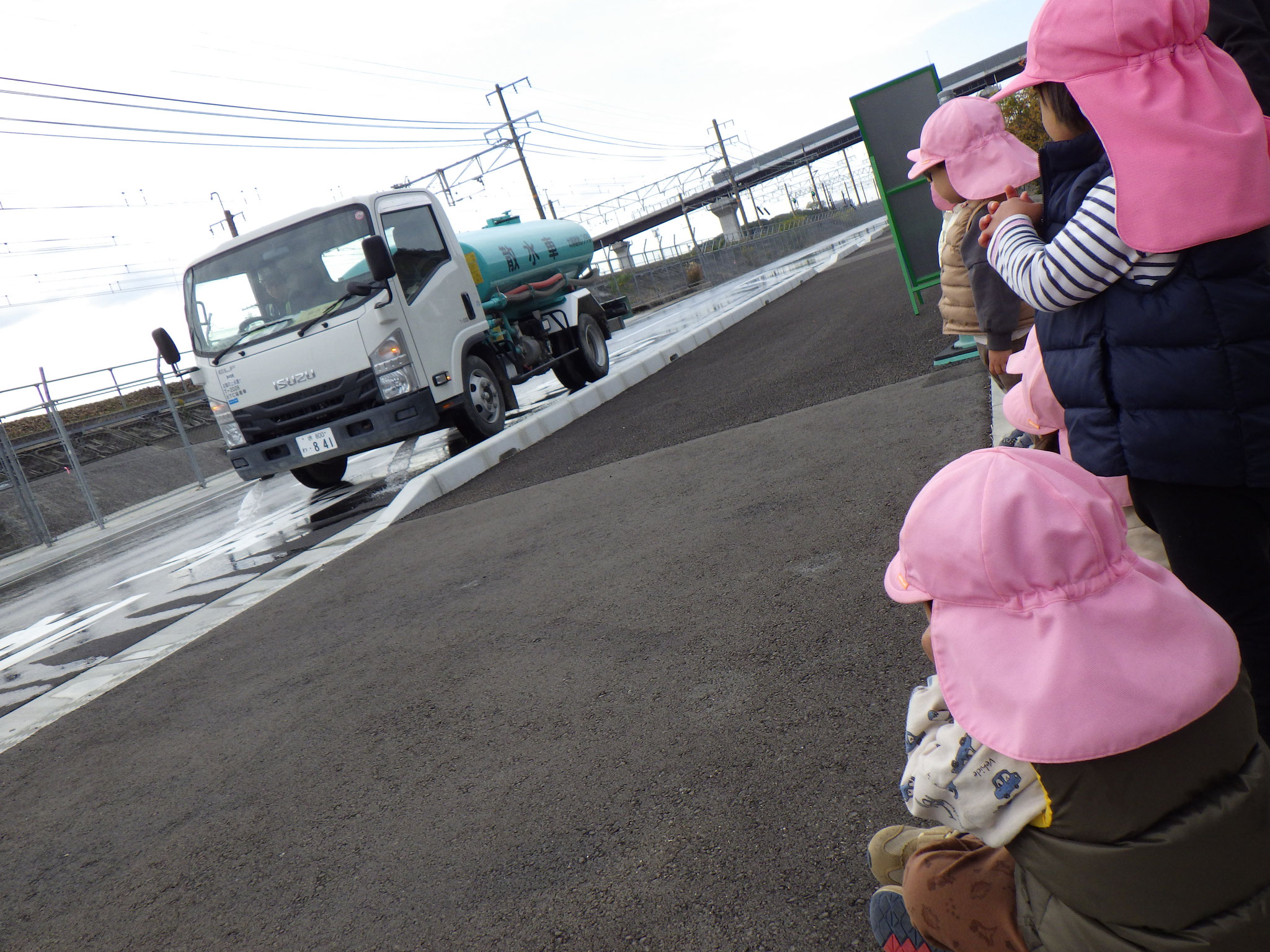 散水車！！カッコイイ☆