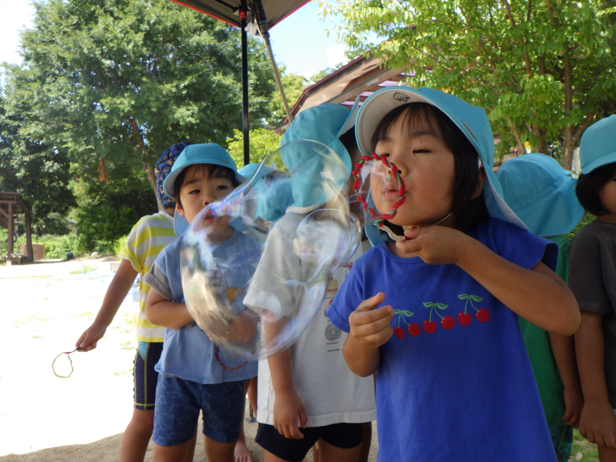 やさしく吹いたら、うわぁ～できたよお～