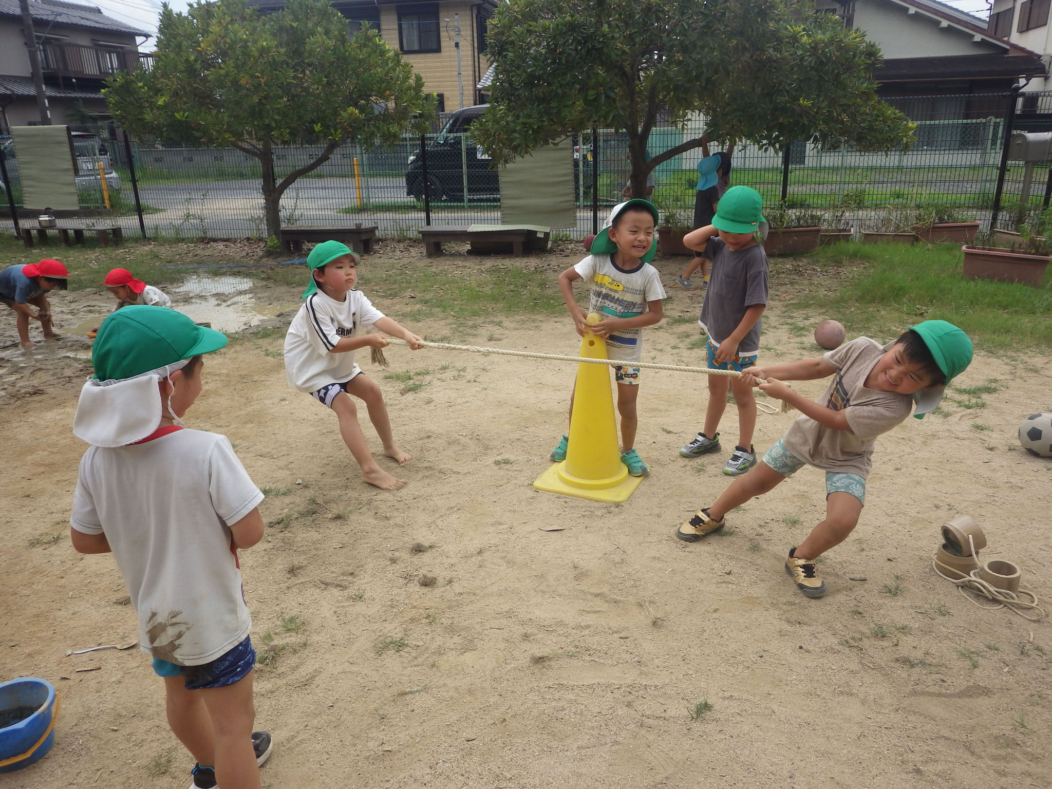 いけー！ひっぱれー！力自慢同士でつなひき対決！