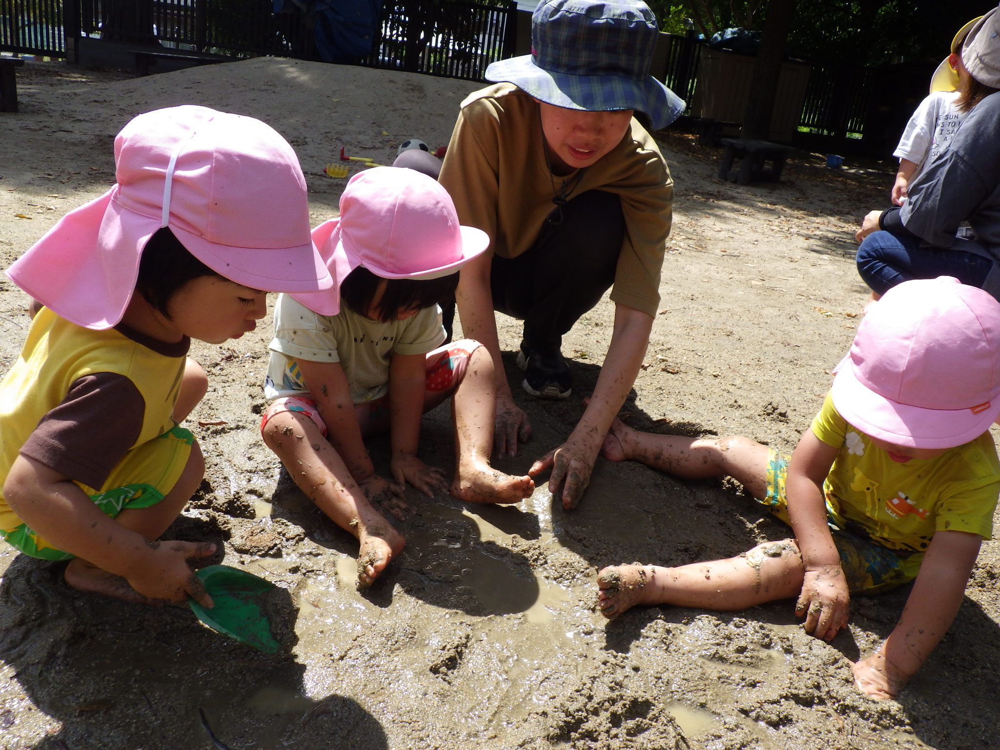 とろとろ～どろどろ～どろんこの感触…気持ちいいねぇ