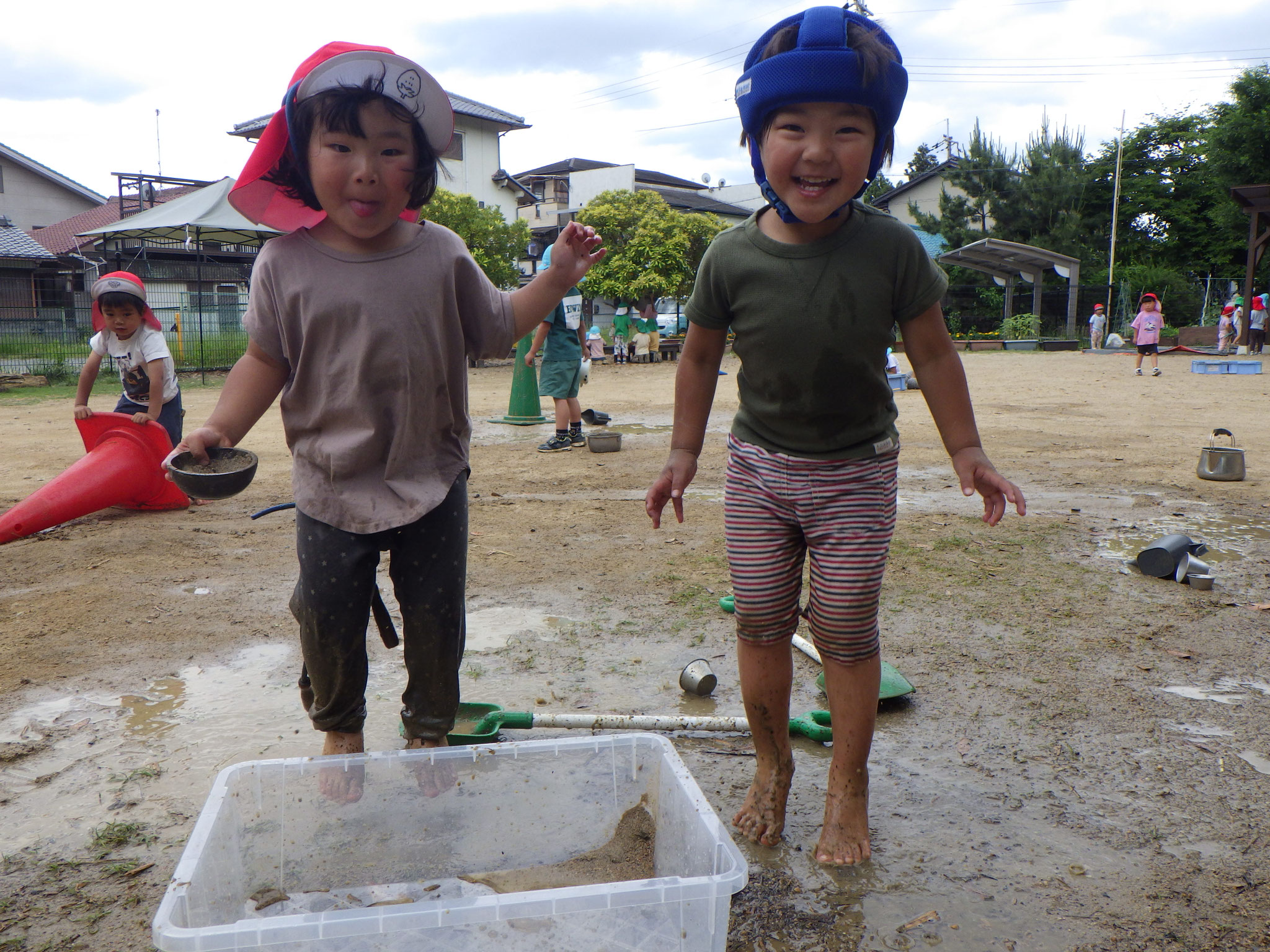 やっほーい！！泥んこ遊び待ってました！！