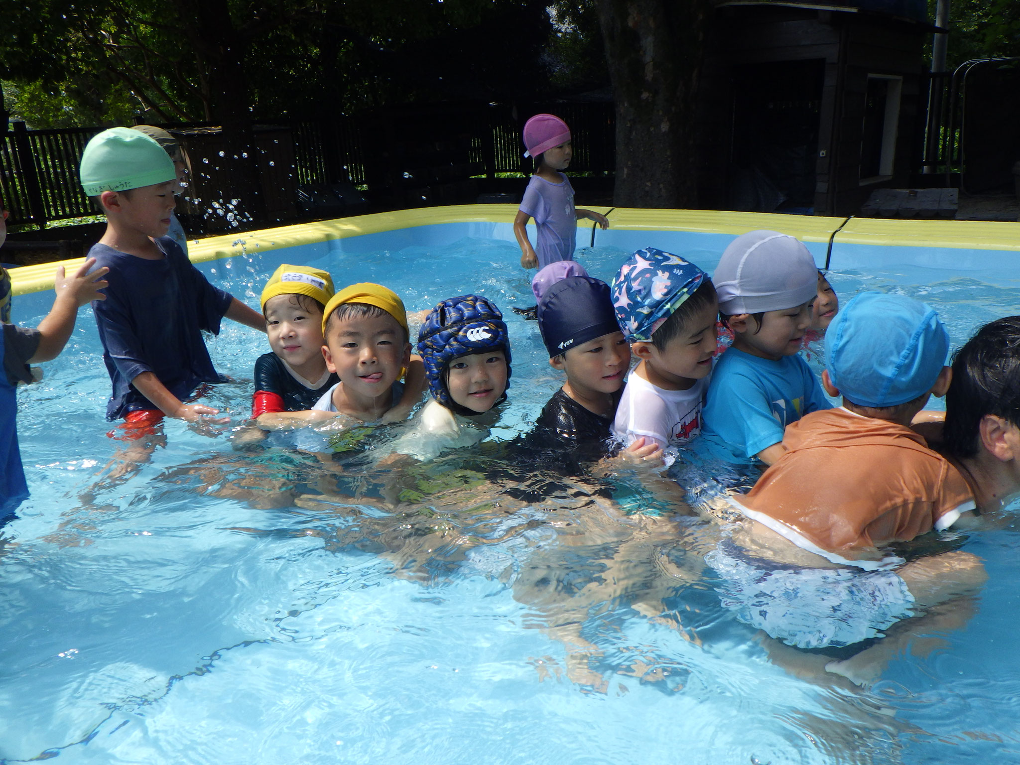 みんなつながっておさんぽすいす～い