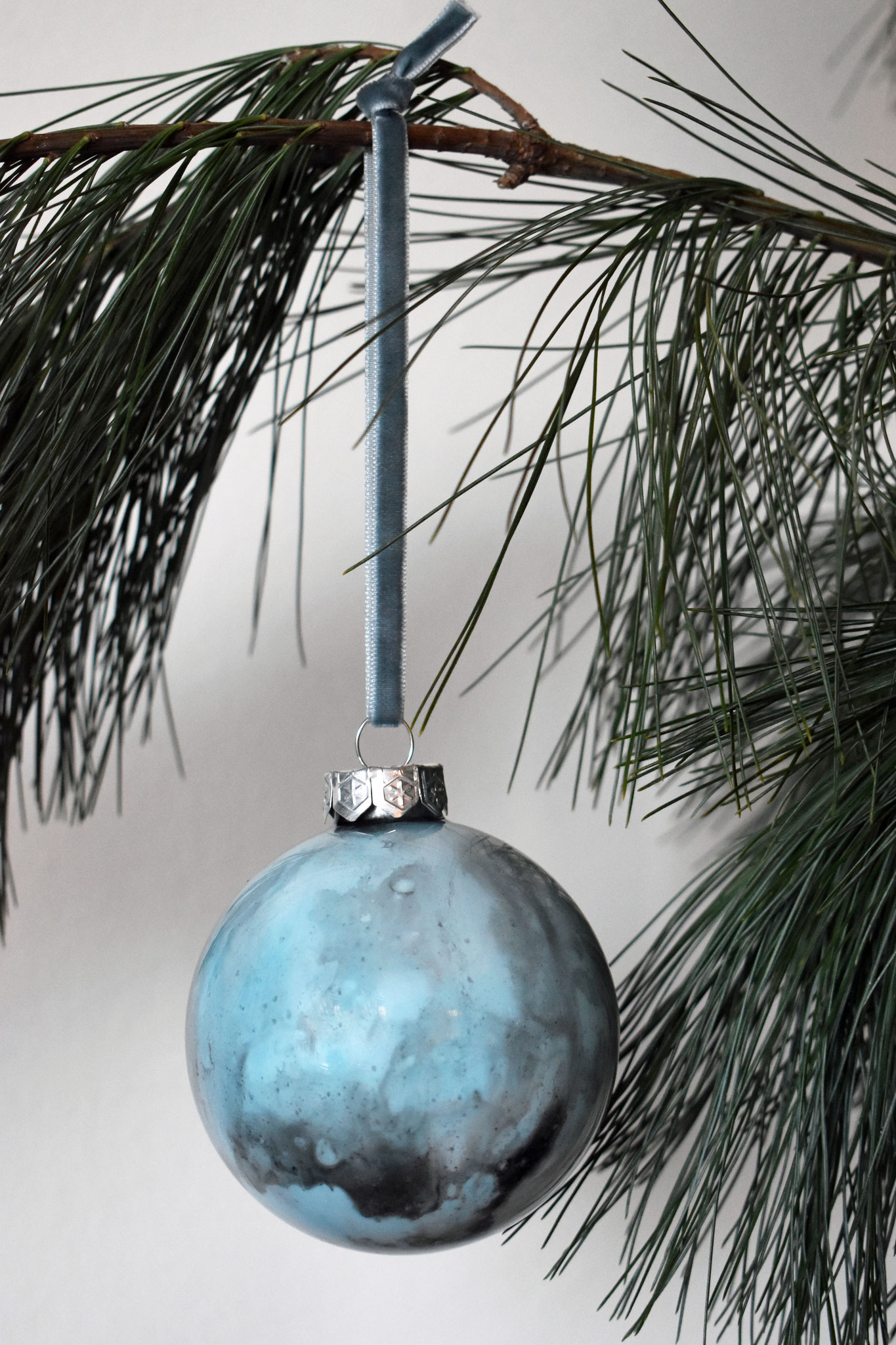 "Winter Fog" glass Christmas ornament, ∅ 8 cm € 39.- SOLD