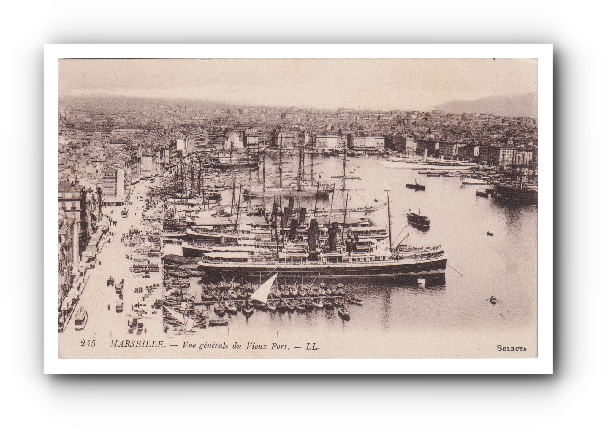 - Vue générale du Vieux Port -