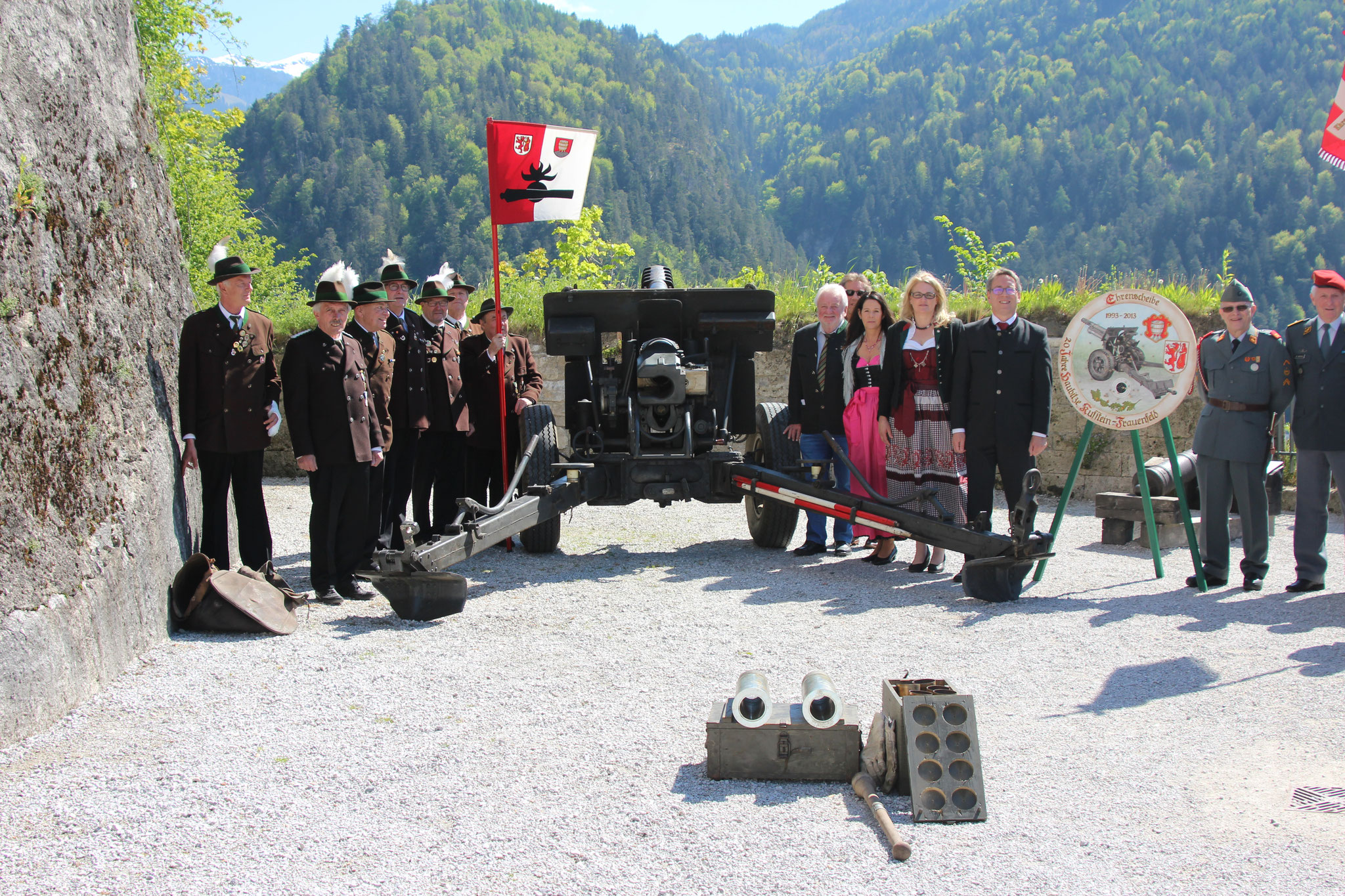 Ehrengeschützzug der Stadtgemeinde Kufstein mit Gästen Frau Landtagsabgeordnete A.Krumschnabel & Bürgermeister M.Krumschnabel