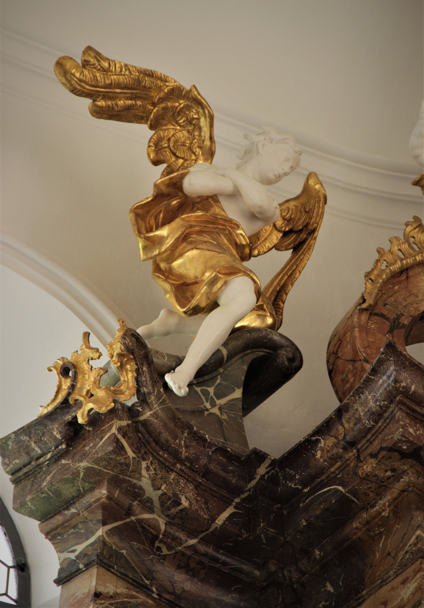  Auszugsengel, Flügel ergänzt von Bildhauerin Monika Binapfl; Klosterbeuren