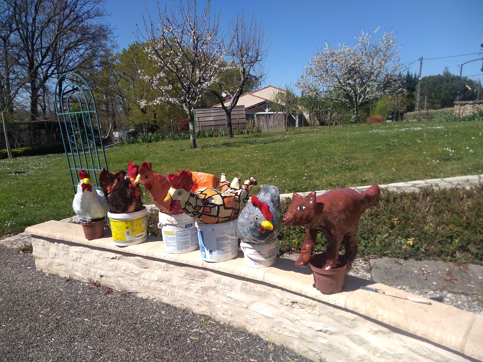 Marianne du 47, restauration de mes poules et du rusé renard qui garde gentiment la basse cour !