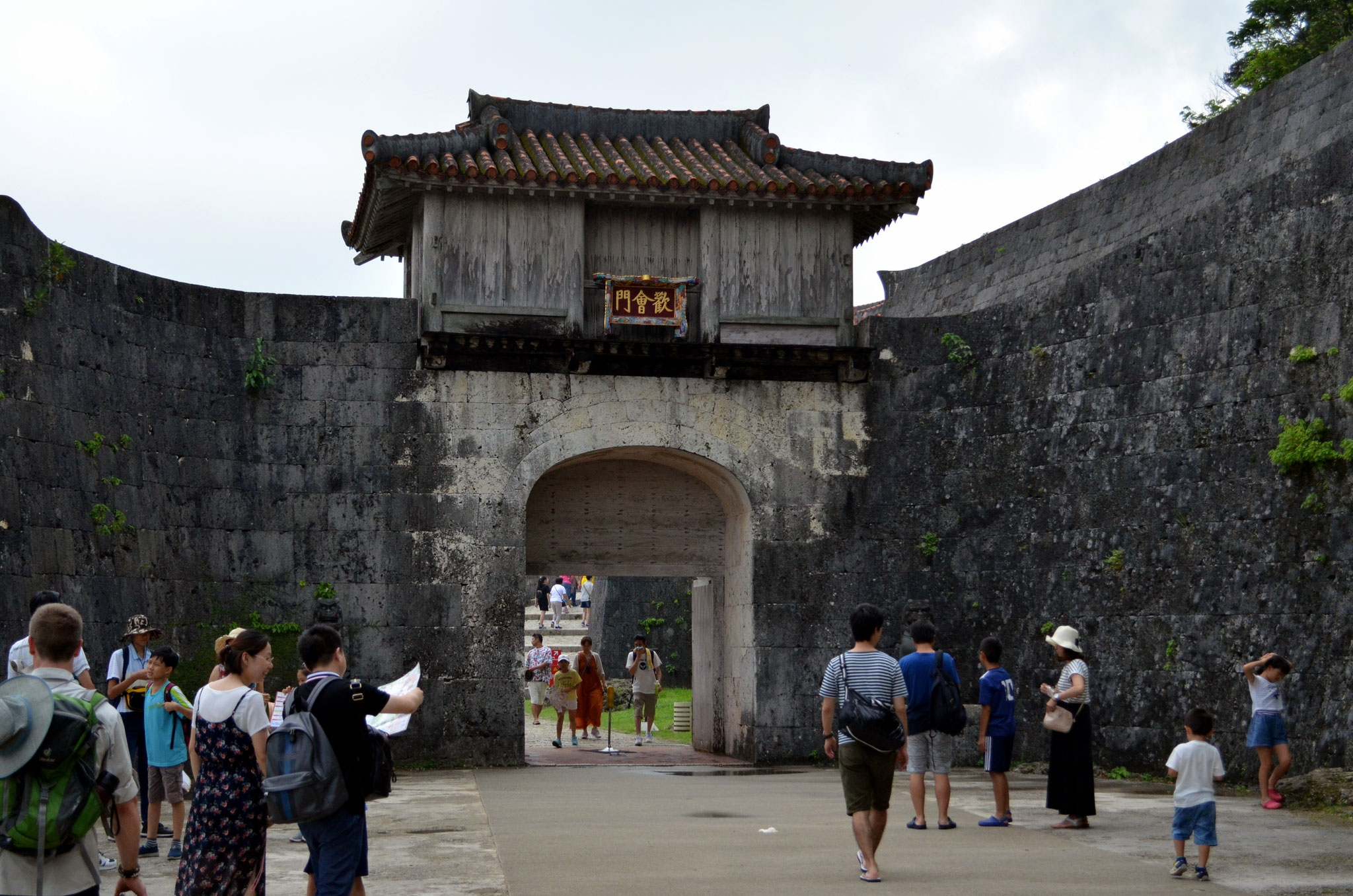 Burg Shuri – Kankai Mon
