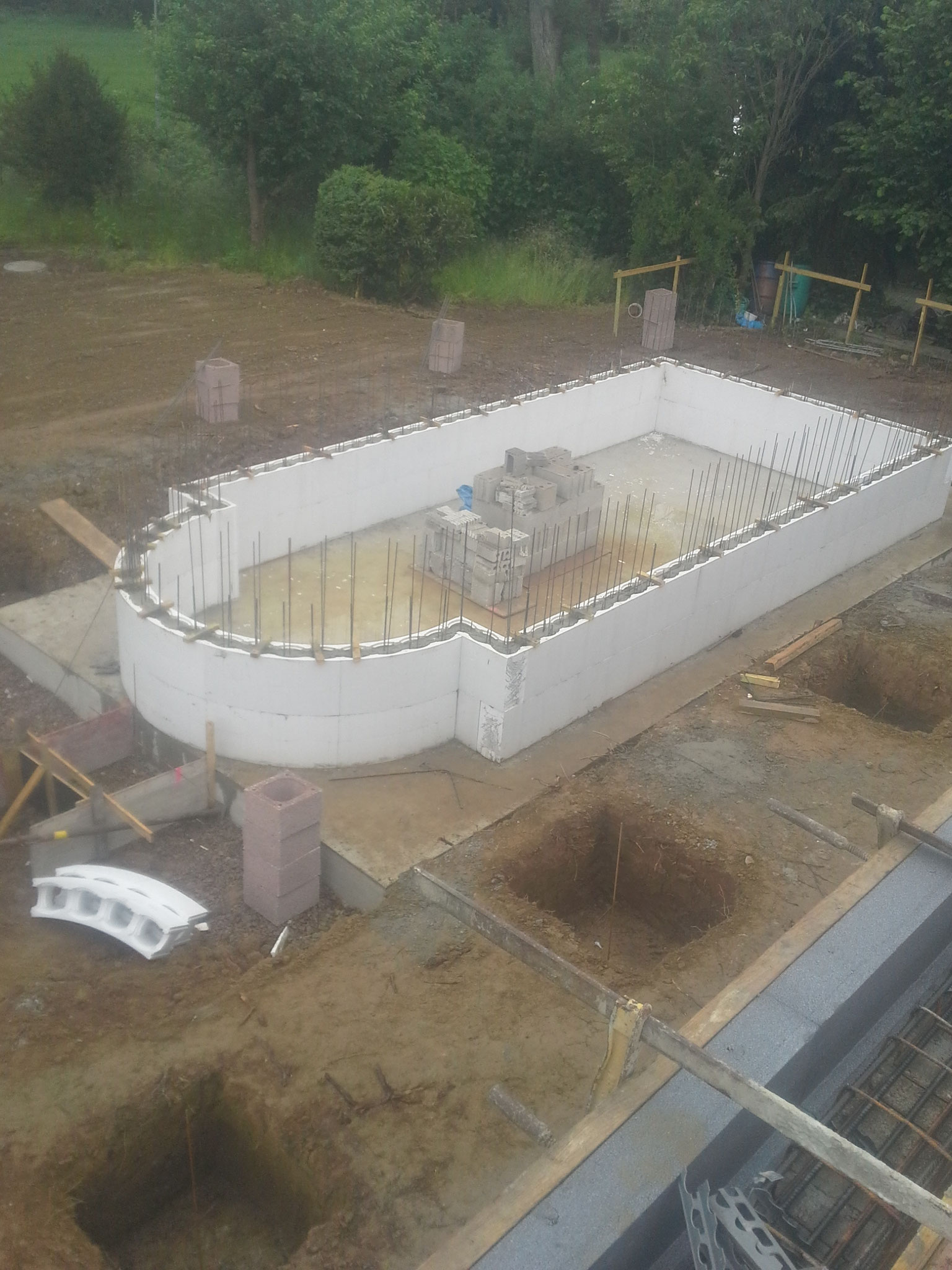 In Terrasse eingebetteterter Pool 8x4m inkl. Schacht für ...