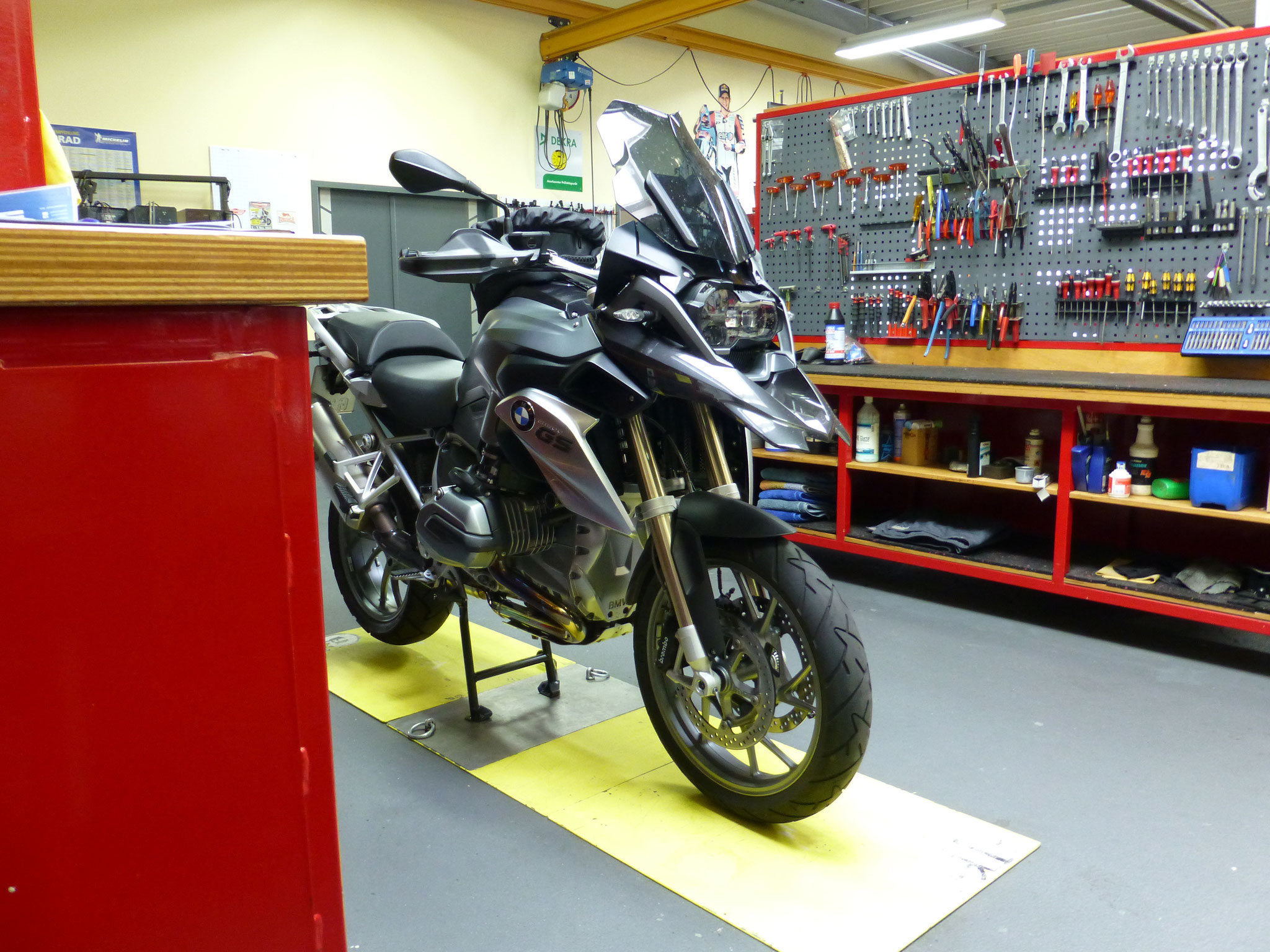 Willkommen In Unserer Werkstatt Fur Bmw Bmw Motorradtechnik Collmann