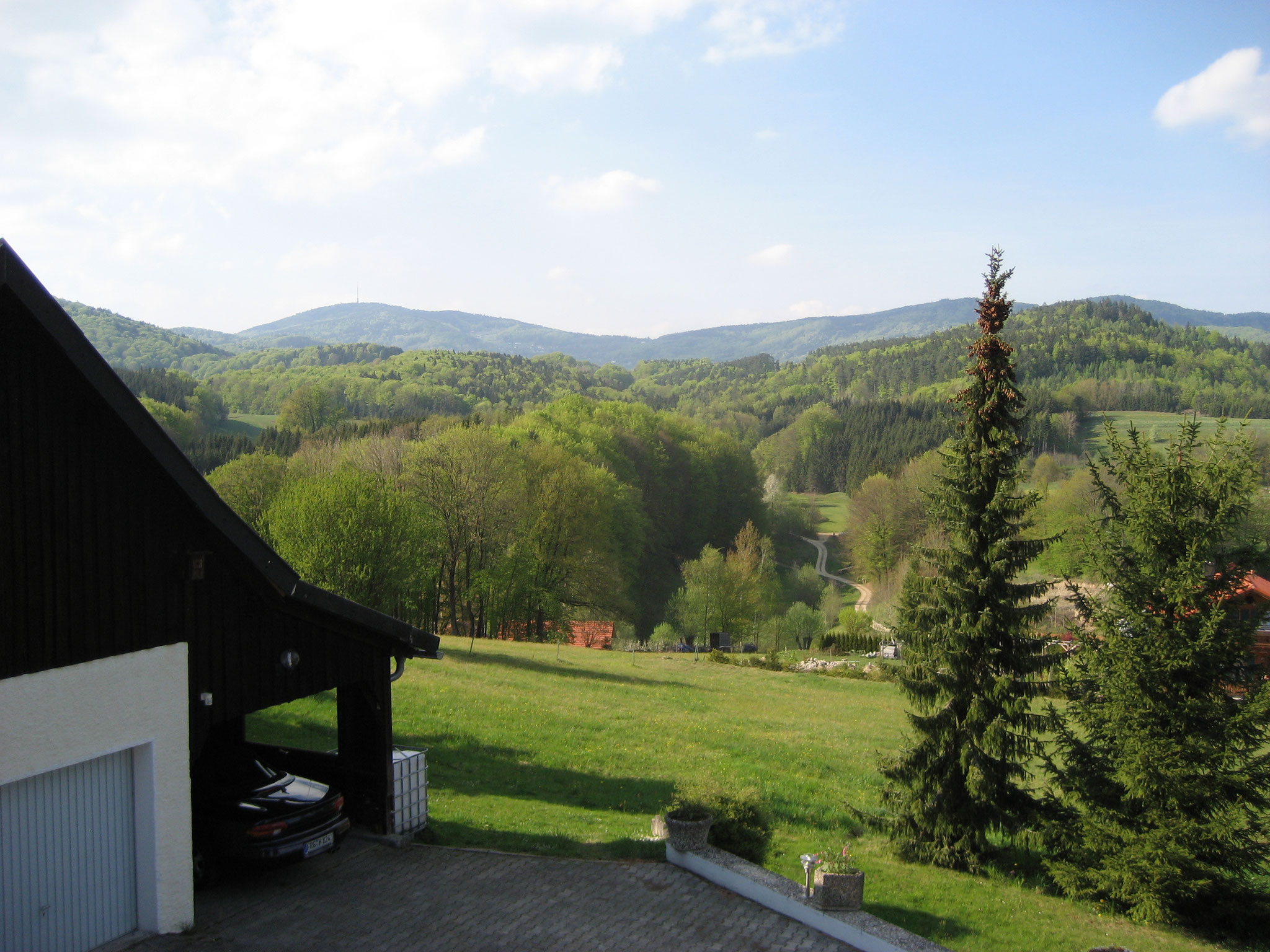 Panoramaausblick auf den Haus- und Skiberg Brotjacklriegl