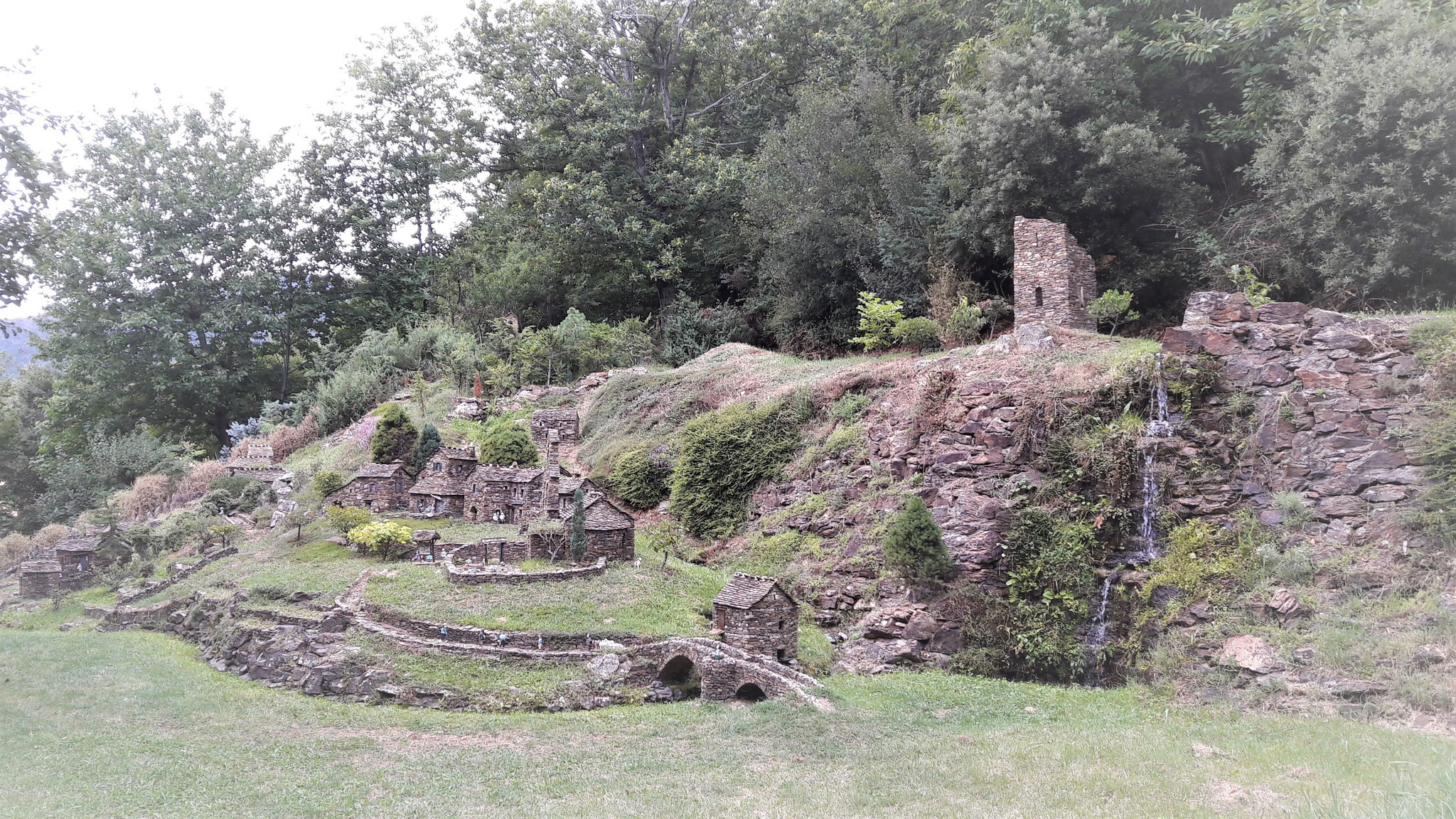 Ron des Fades, village miniature à Dompnac