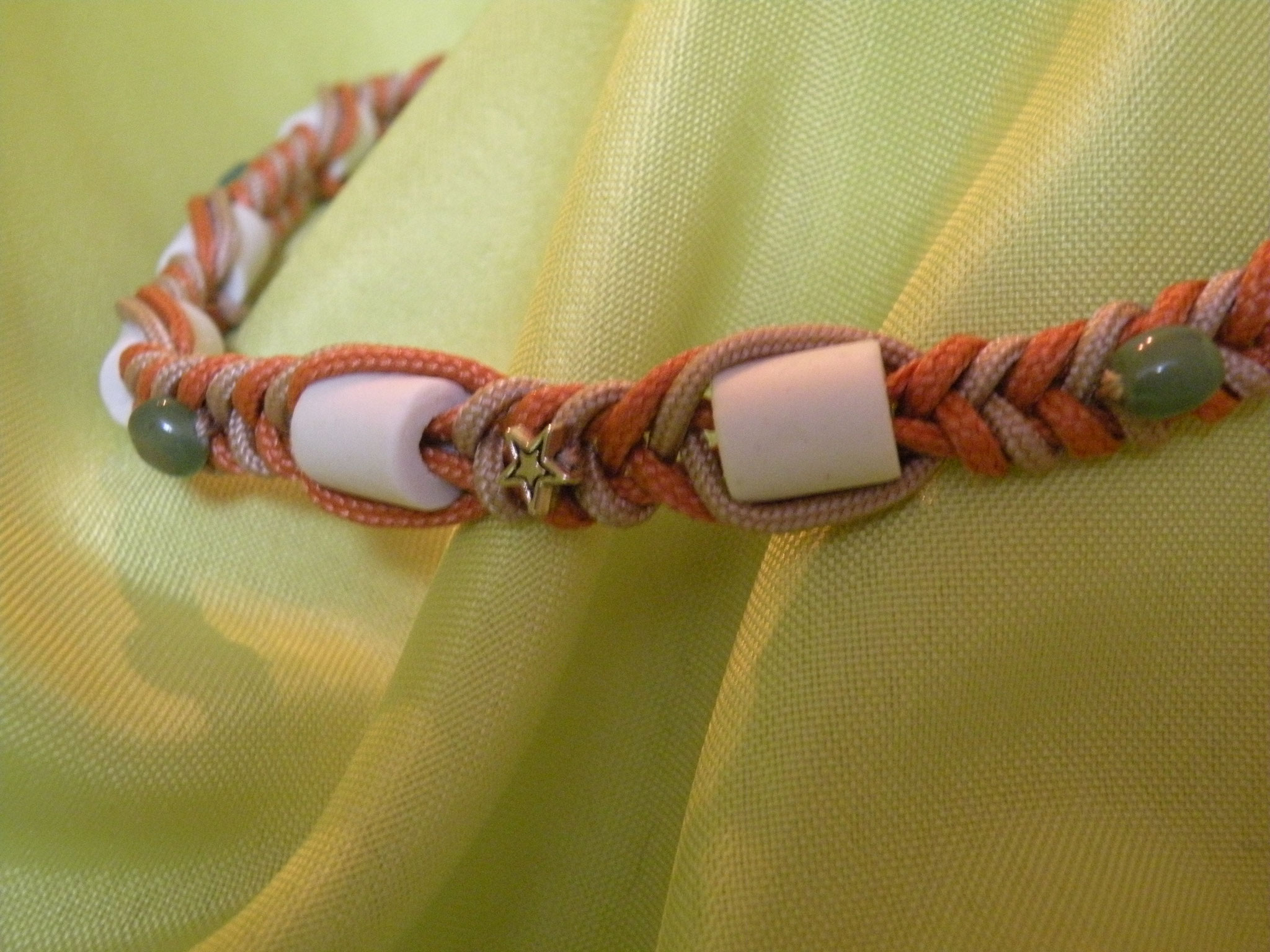 EM-Keramikhalsband mit Heilsteinen orange handgefertigt von Bijou Chien