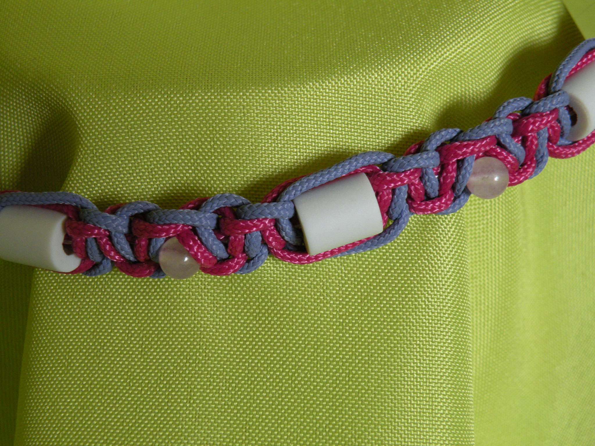 EM-Keramikhalsband mit Heilsteinen pink lila handgefertigt von Bijou Chien