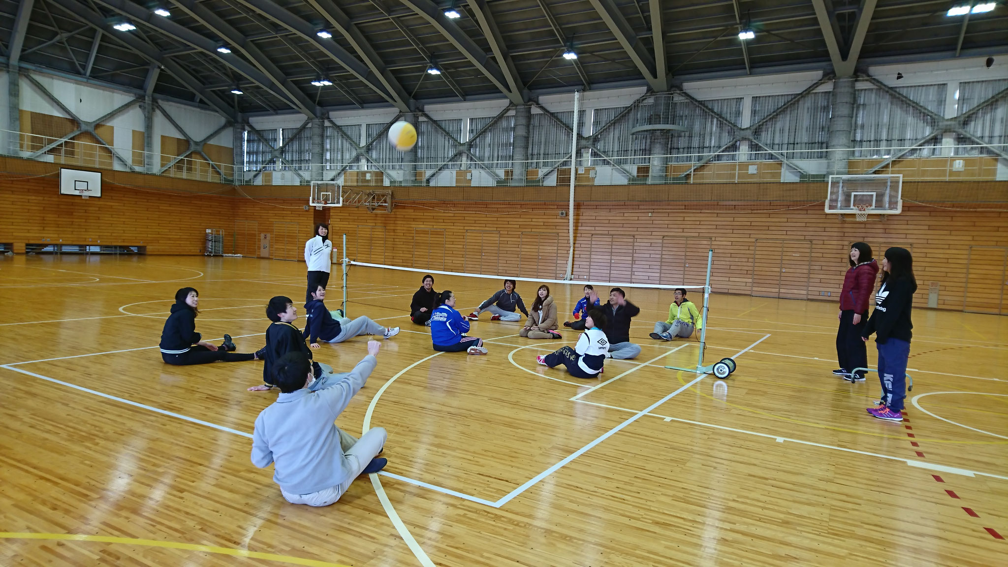 シッティングバレー試合体験