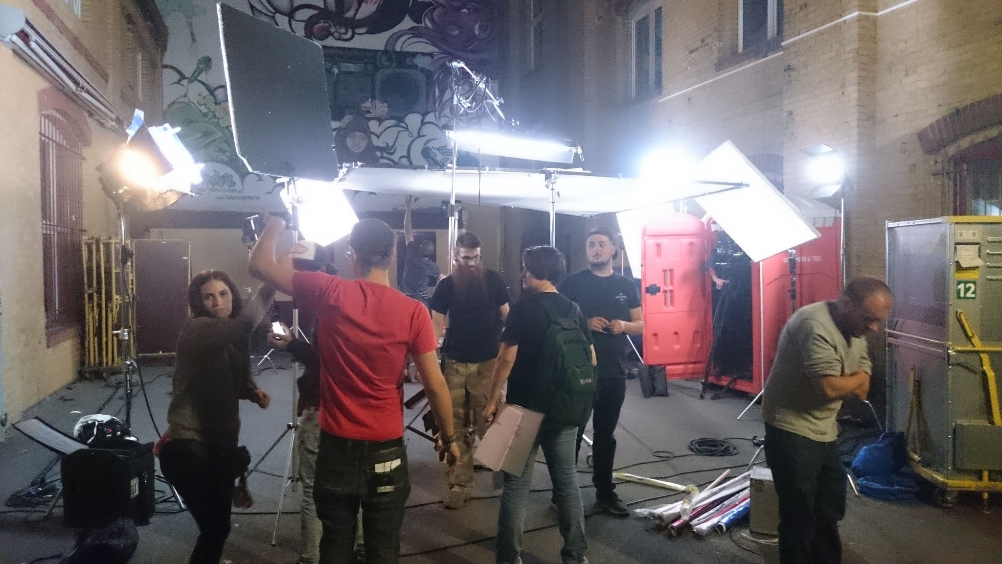 On set of "ERWARTUNGEN"