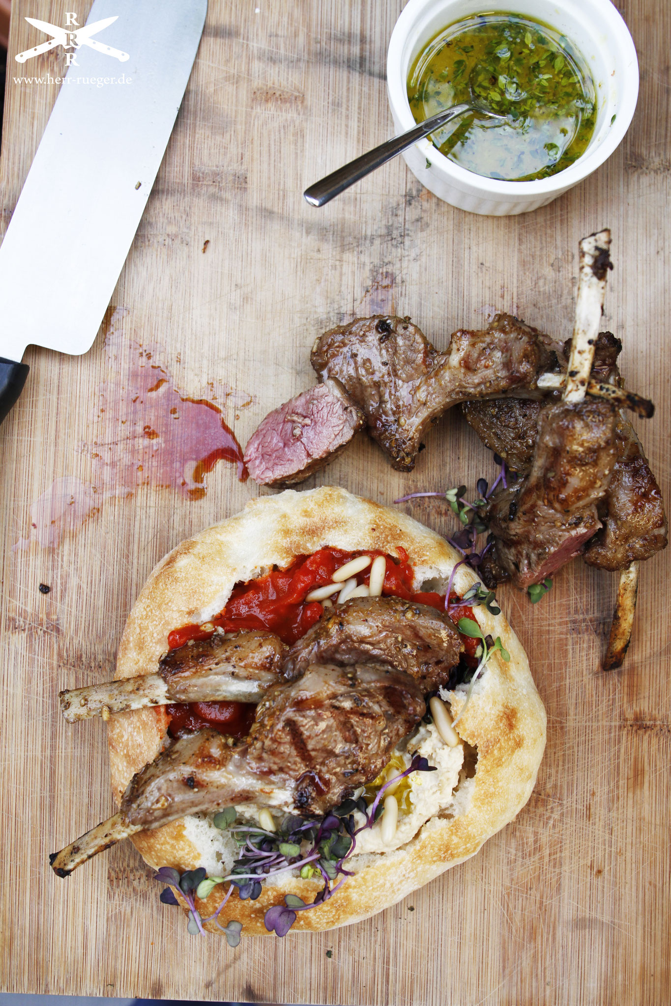 Jerusalamm: Lamm-Shawarma mit Hummus und Shakshuka. - Bei Herr Rüger