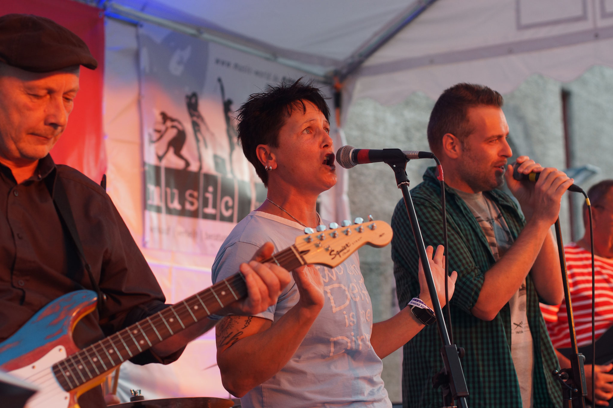 Konzerte im Bürgerhof 08.07.16 The Poolpaddlers - Freiwilligen-Zentrum Augsburg - Foto: Crayfish