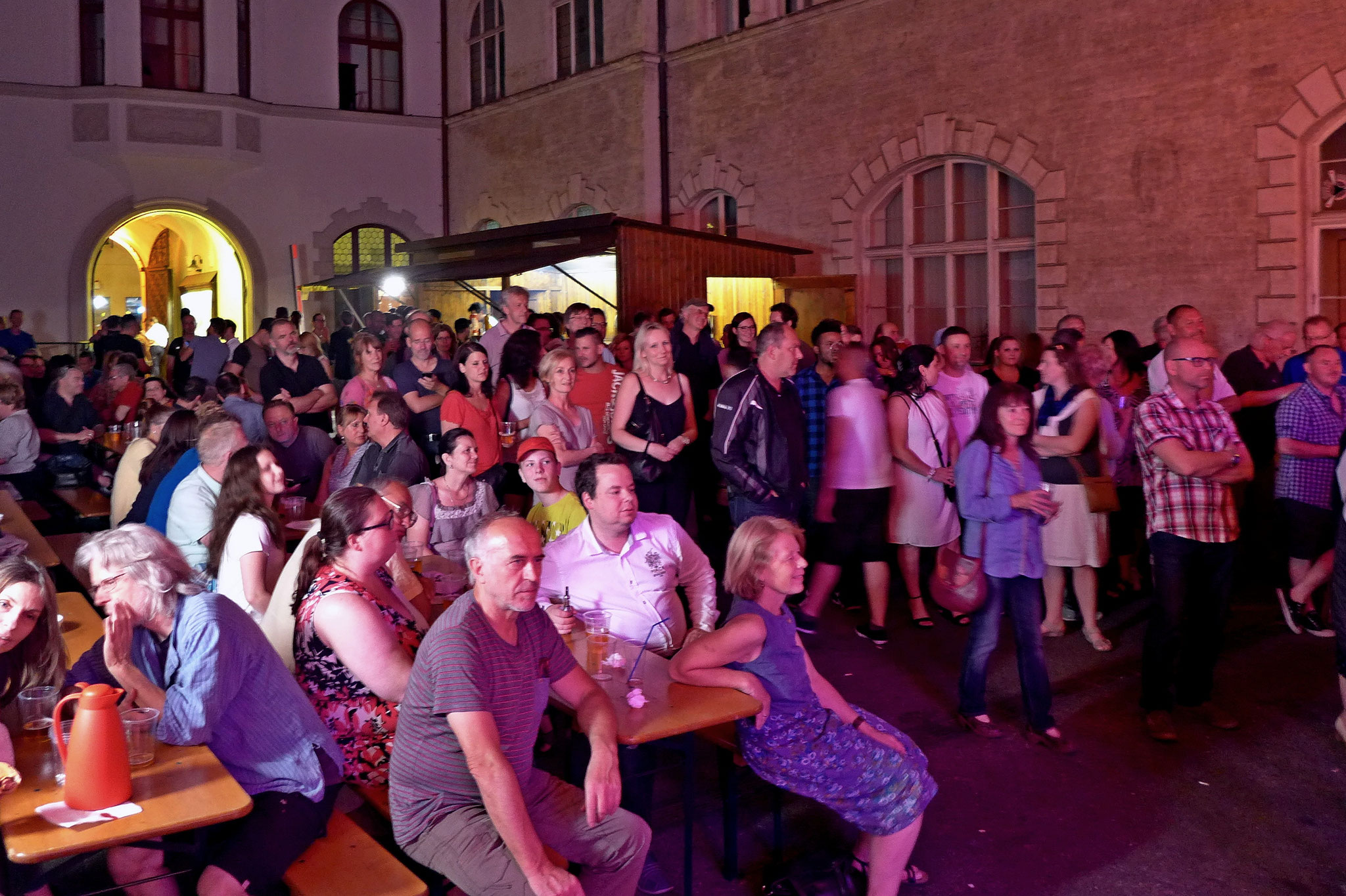 Konzerte im Bürgerhof 08.07.16 - Freiwilligen-Zentrum Augsburg - Foto: Christoph Urban