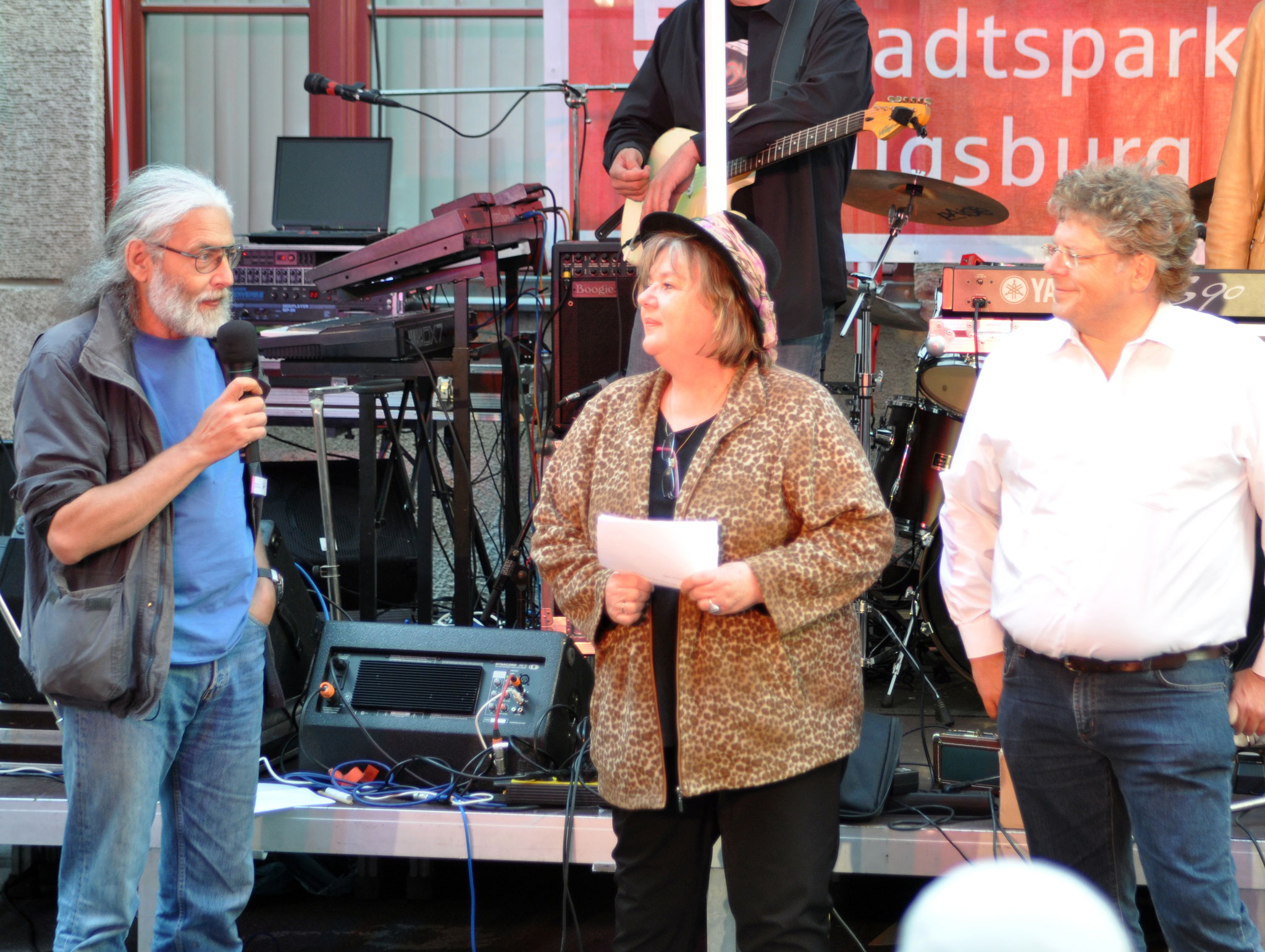 Konzerte im Bürgerhof 15.07.11 Wolfgang F. Lightmaster, Sonja Hefele, Wolfgang Krell - Freiwilligen-Zentrum Augsburg - Foto: Martin Schönberger