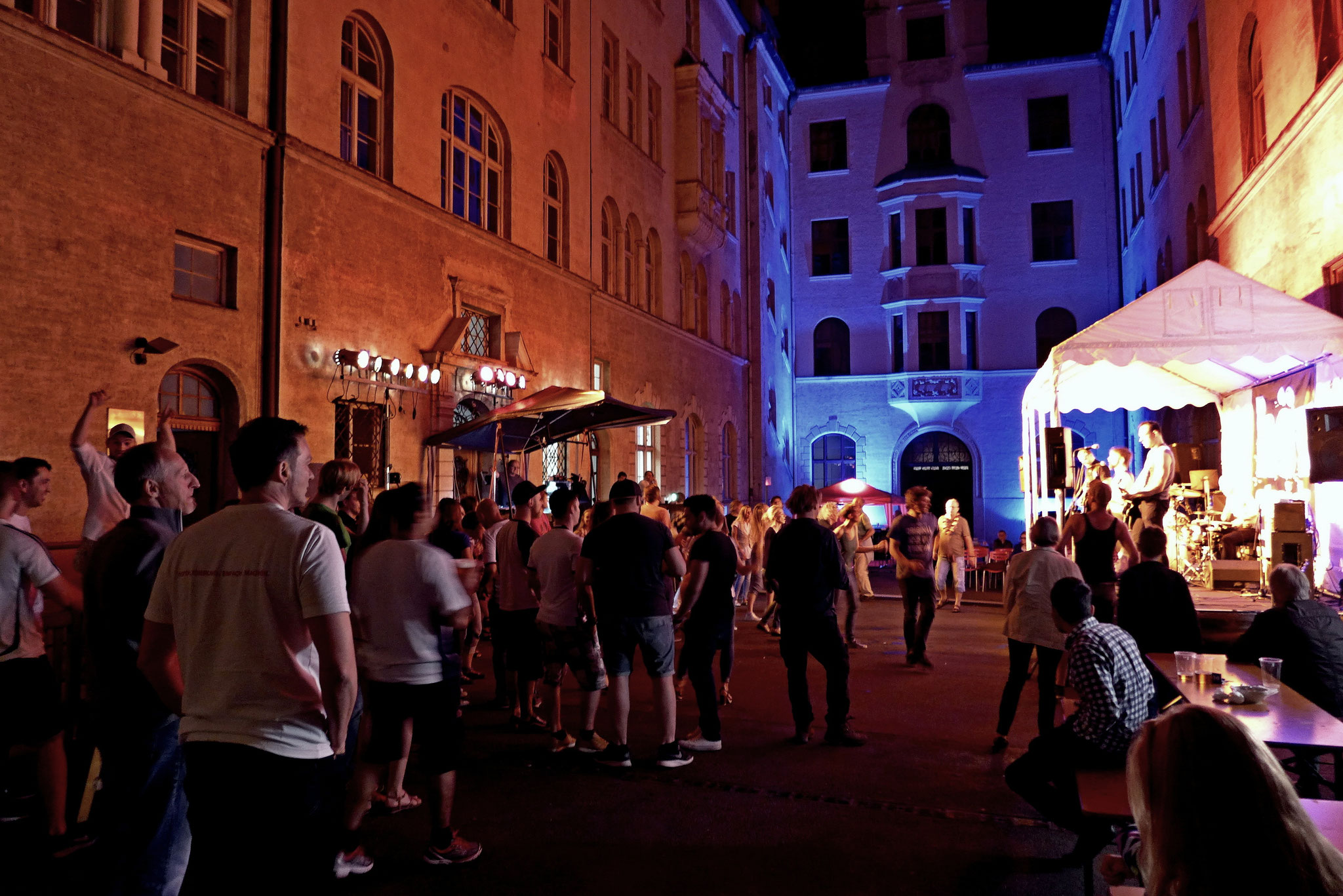 Konzerte im Bürgerhof 07.07.16 - Freiwilligen-Zentrum Augsburg - Foto: Christoph Urban