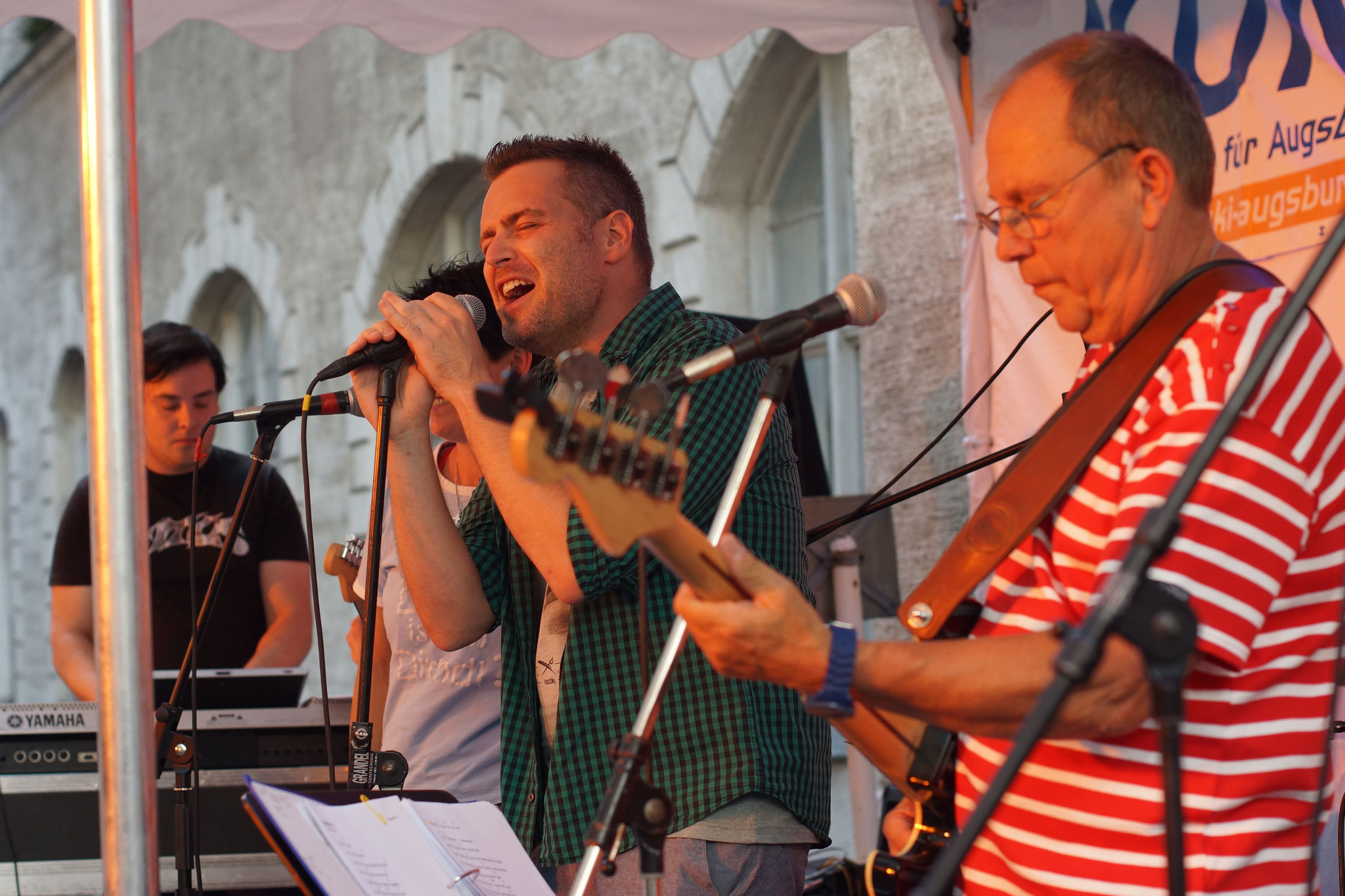 Konzerte im Bürgerhof 08.07.16 The Poolpaddlers - Freiwilligen-Zentrum Augsburg - Foto: Crayfish