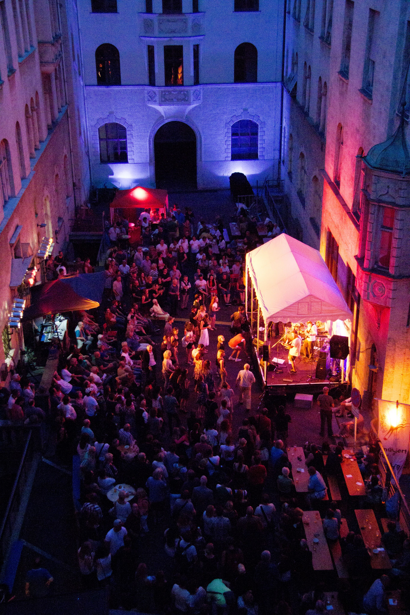 Konzerte im Bürgerhof 2016 - Freiwilligen-Zentrum Augsburg - Foto: Daniel Ackermann Illumination: Wolfgang F. Lightmaster