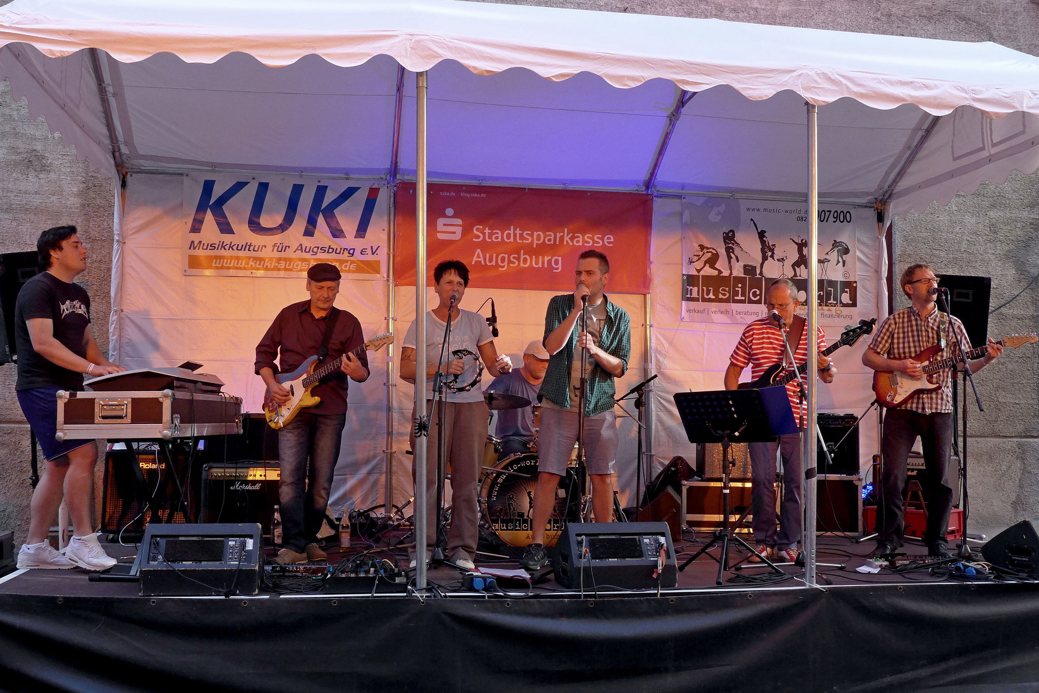 Konzerte im Bürgerhof 08.07.16 The Poolpaddlers - Freiwilligen-Zentrum Augsburg - Foto: Christoph Urban