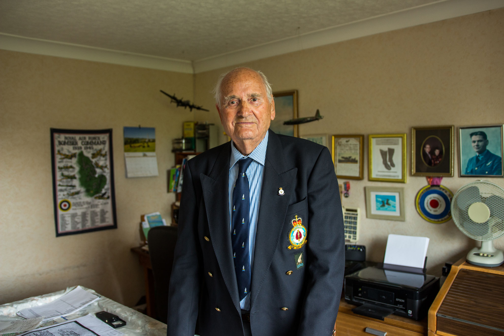 WW II veteran Ron Tomlin in his home in Birmingham, July 2018. Tomlin was one of the Royal Airforce soldiers who bombarded the city of Hamburg during Operation 'Gomorrha' 1943. 