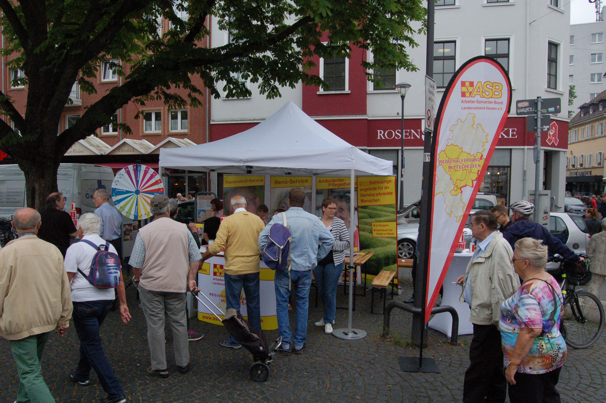 Digital trifft auf Analog - Projekt GESCCO auf dem Marktplatz in Offenbach | © Foto: IZGS der EHD