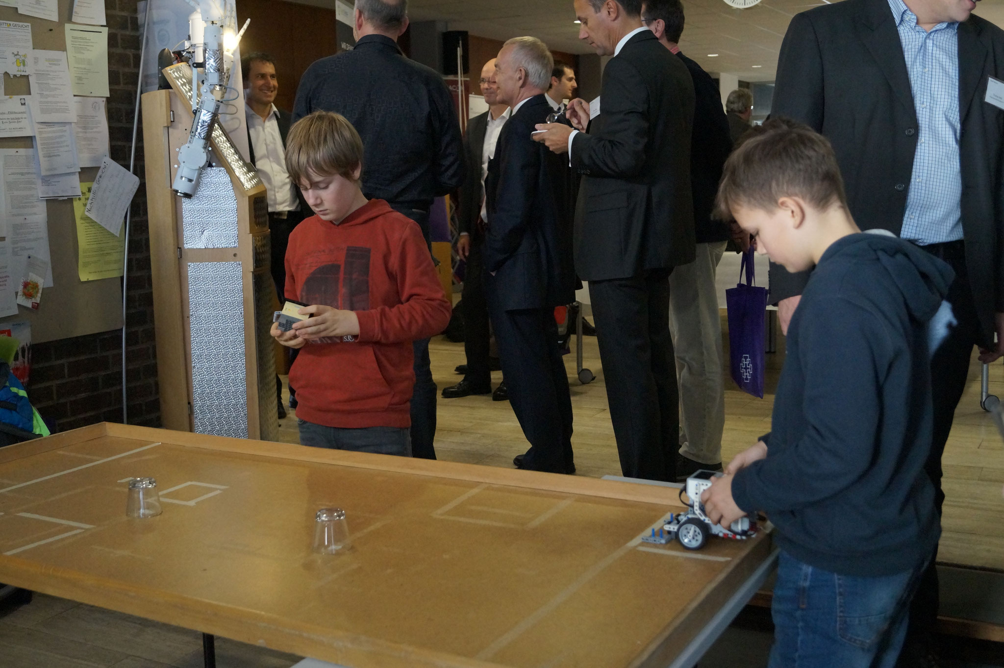 "Robotik ist kinderleicht" zeigen die Schüler der Roboter AG der Erich-Kästner-Schule (IGS) Darmstadt | Social Talk 2017 © Sabine Schlitt, EKKW