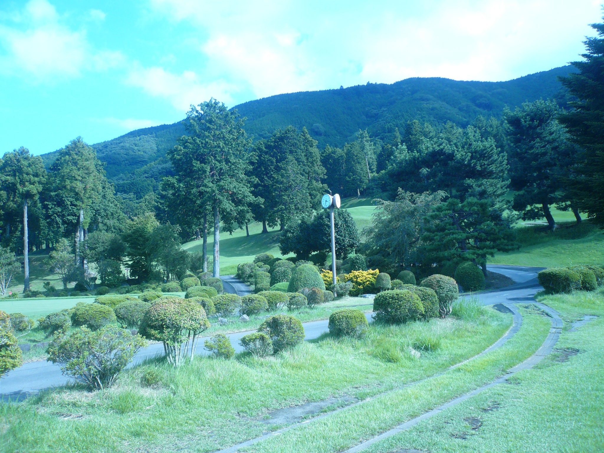 箱根の山並み見ると涼しそうな小田原湯本CC