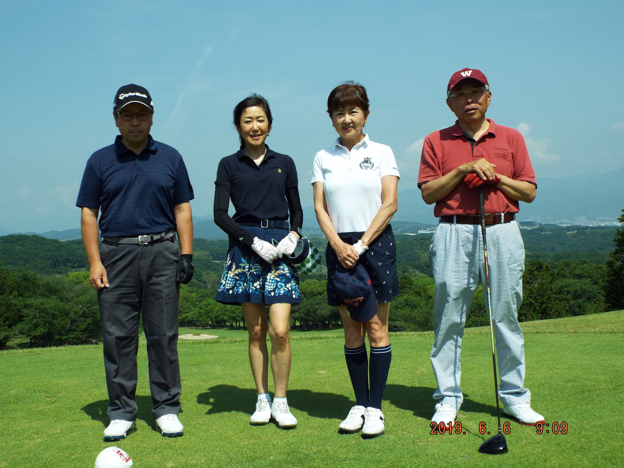 アウト２番左２人目富田さん