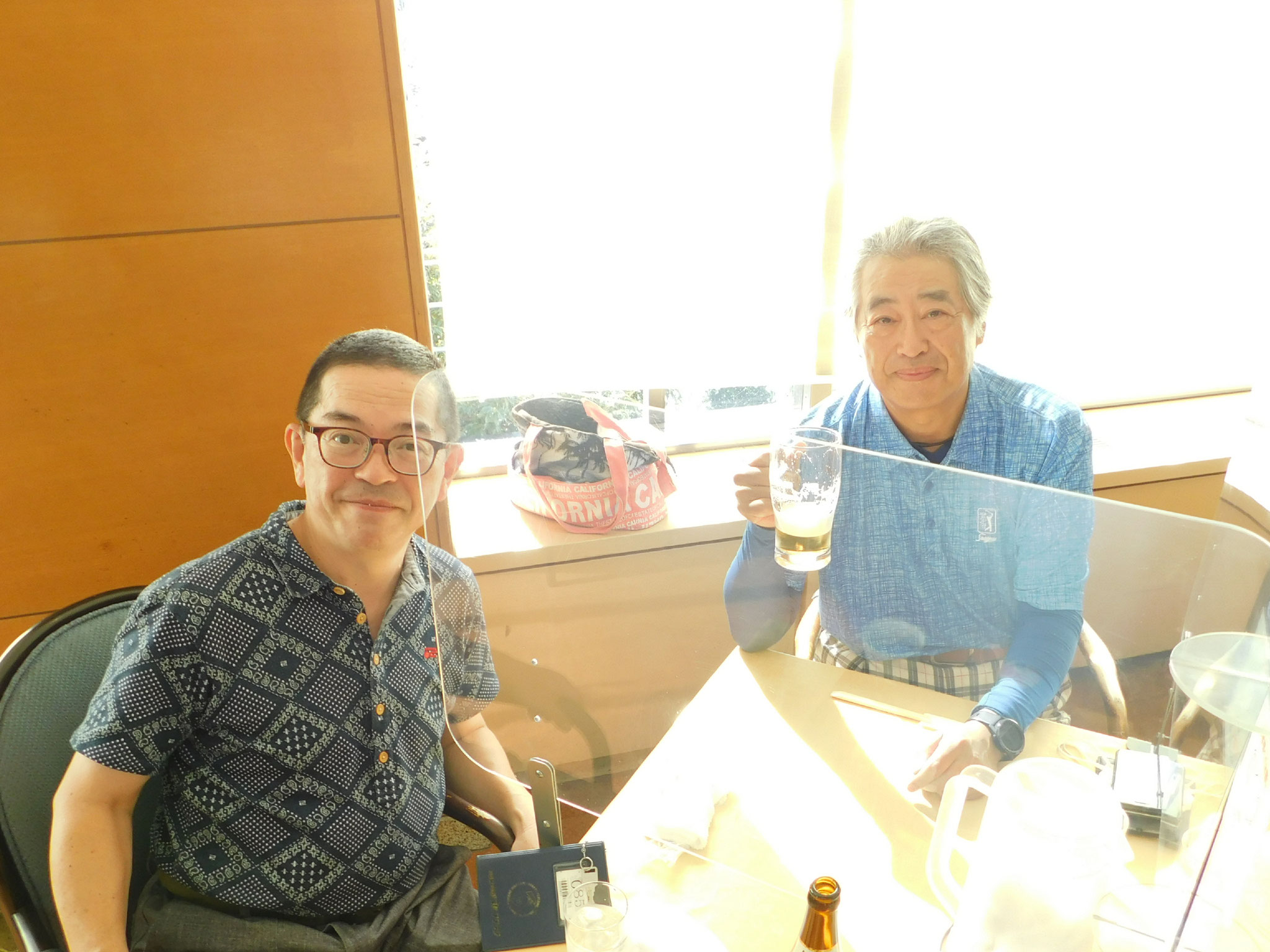 ハーフ回ってお昼だビールだ安田さんと磯部さん