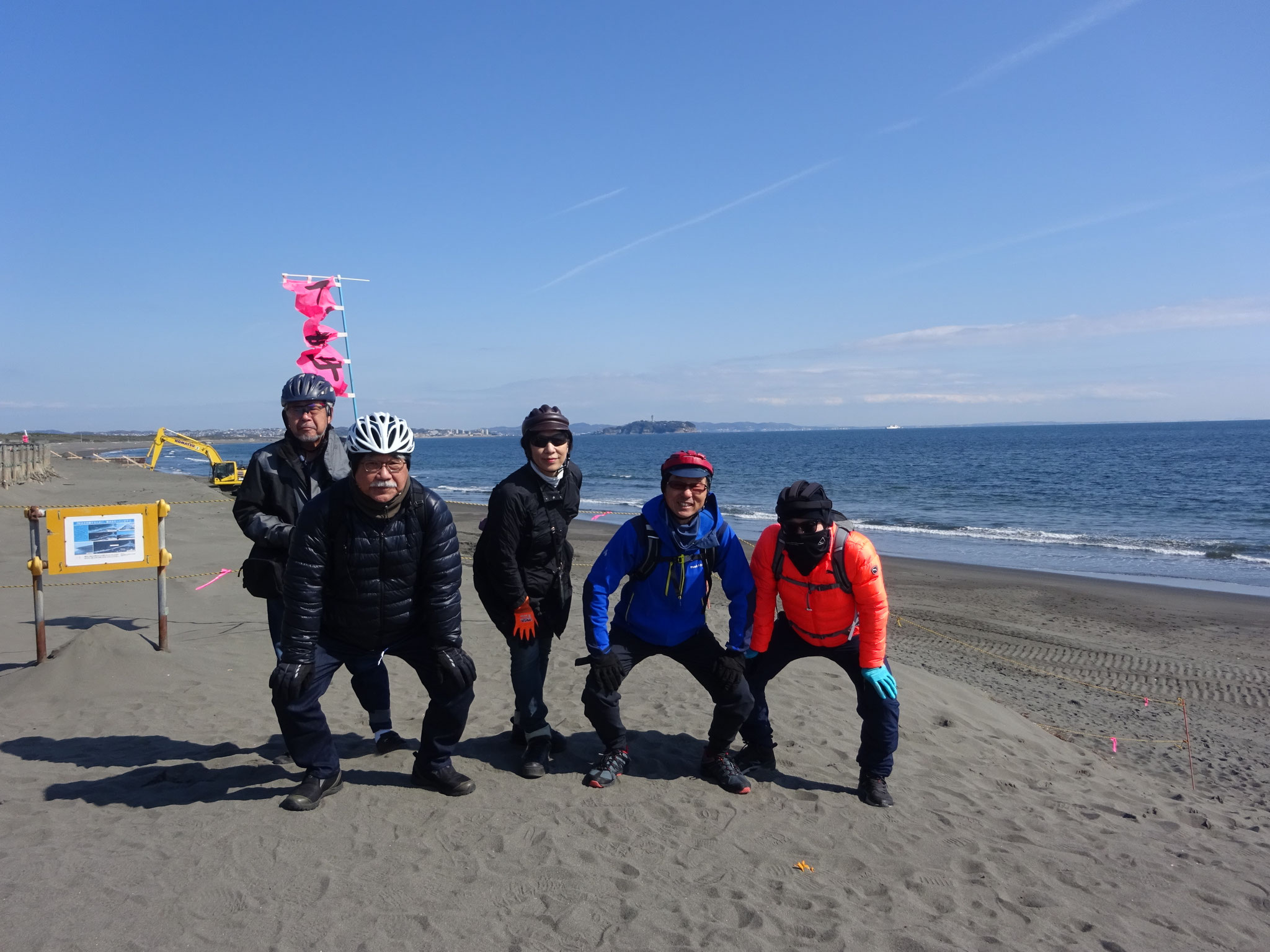 江の島バックに、ハイポーズ！