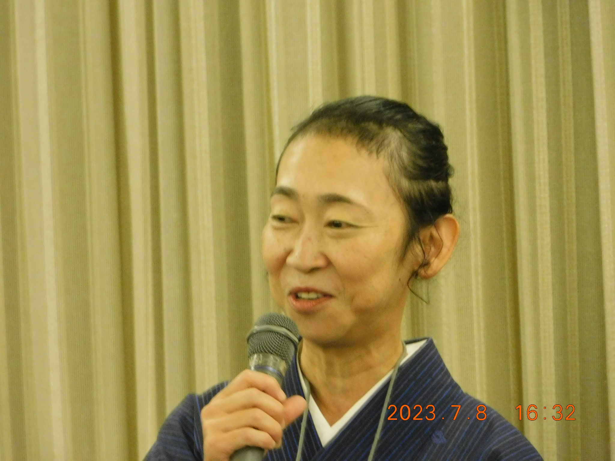 司会はお馴染み徹子さん