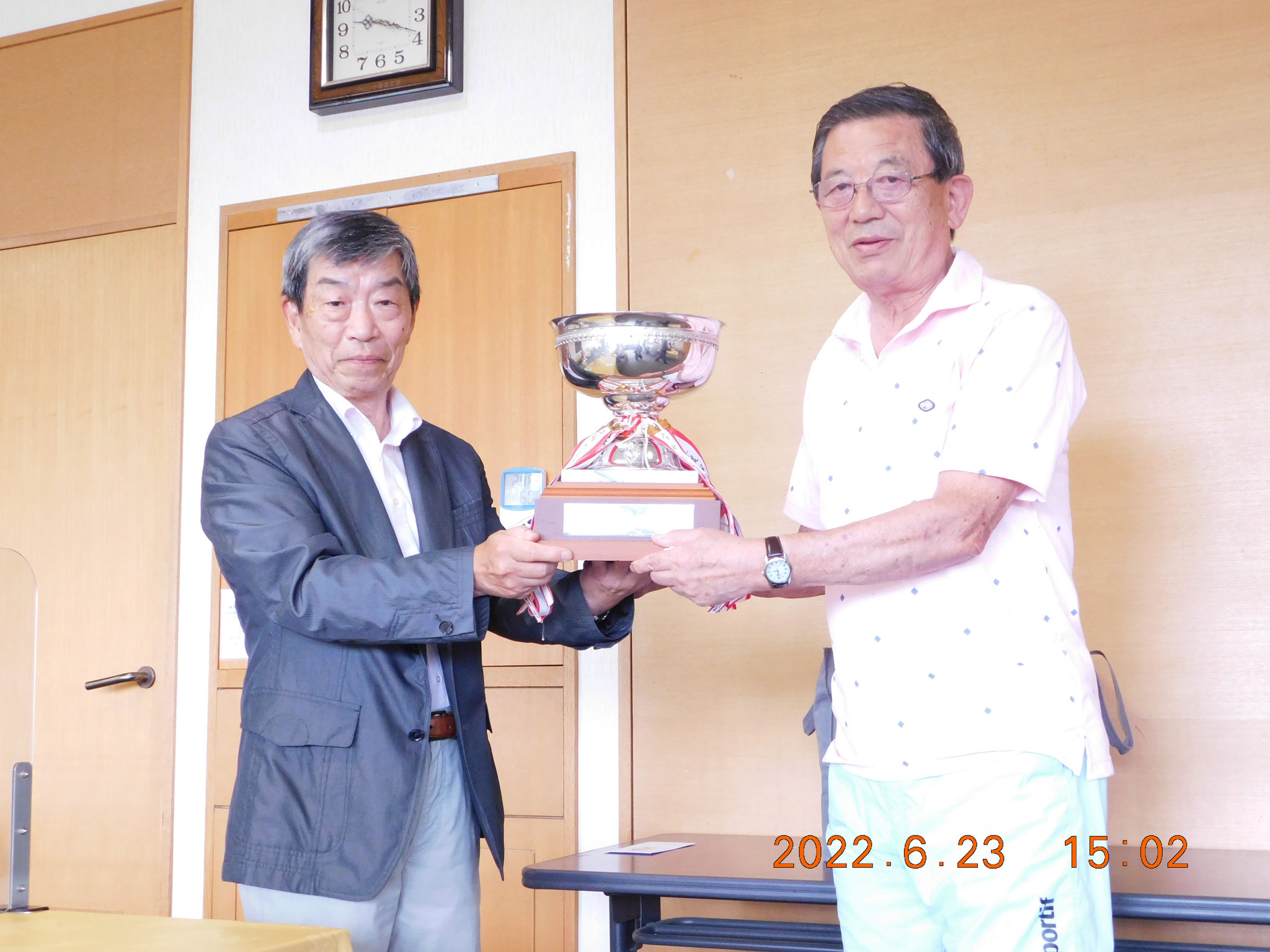 終わってみたら明治大学鎌倉駿台会優勝四十八願さんへカップ進呈来年幹事校お願いします。