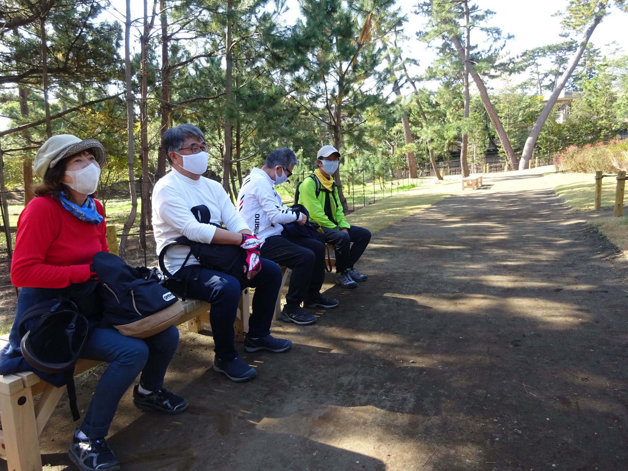 邸園内散策路でひと休み