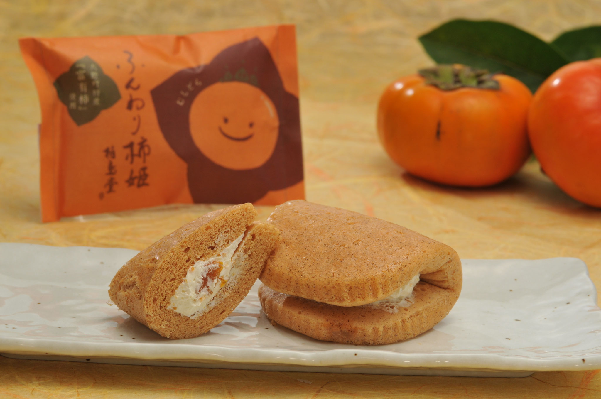 生地とクリームに柿を使用した、ふんわり柿姫
