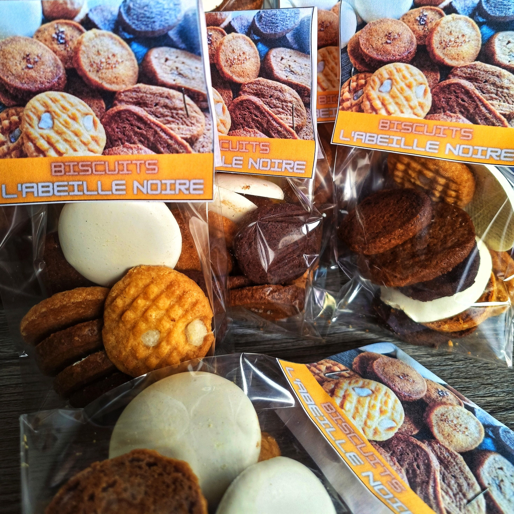 Assortiment de biscuits ; L'Abeille Noire L'Abeille Noire