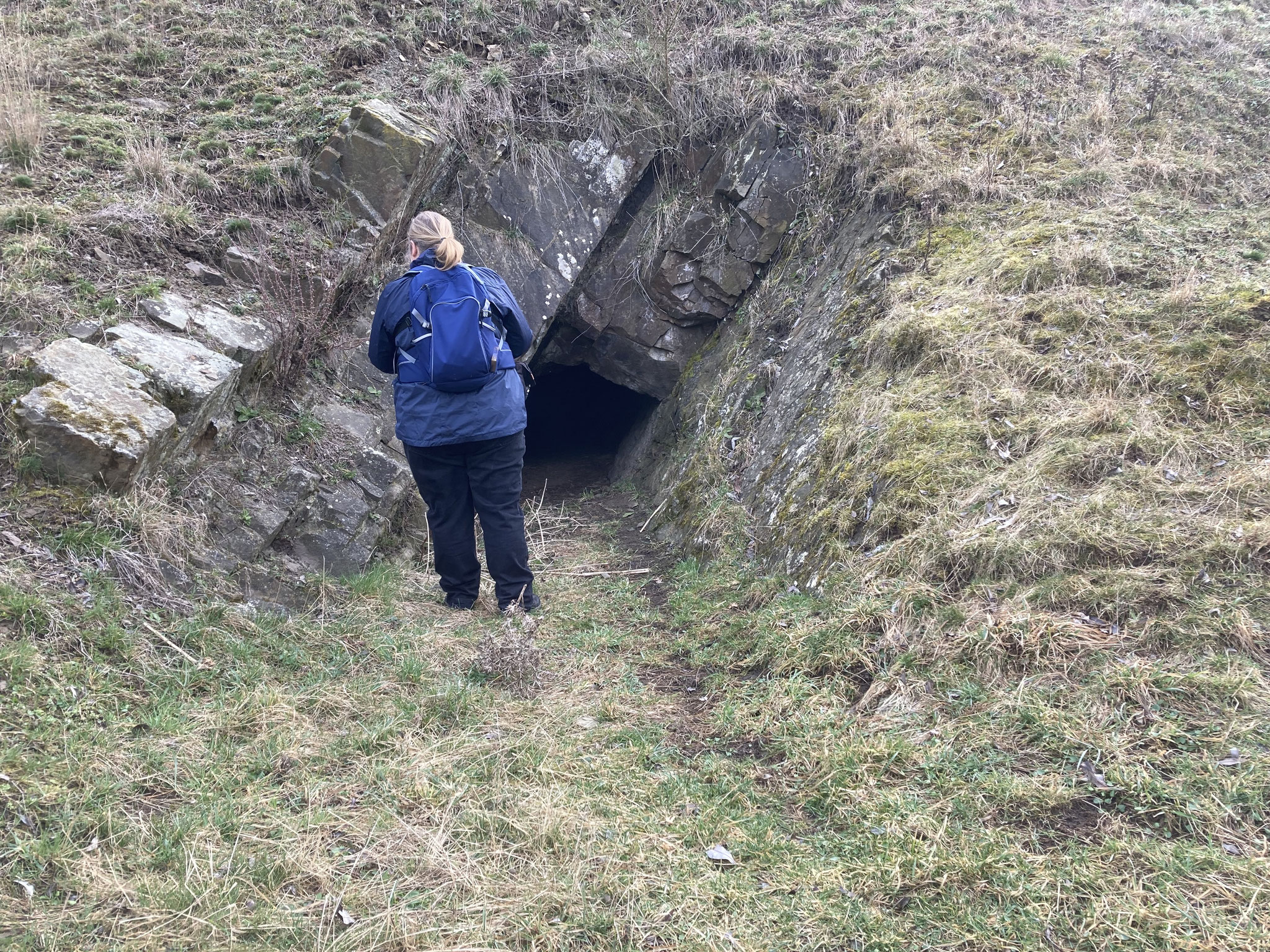 Vor der Räuberhöhle; Foto: Michael Wetzel