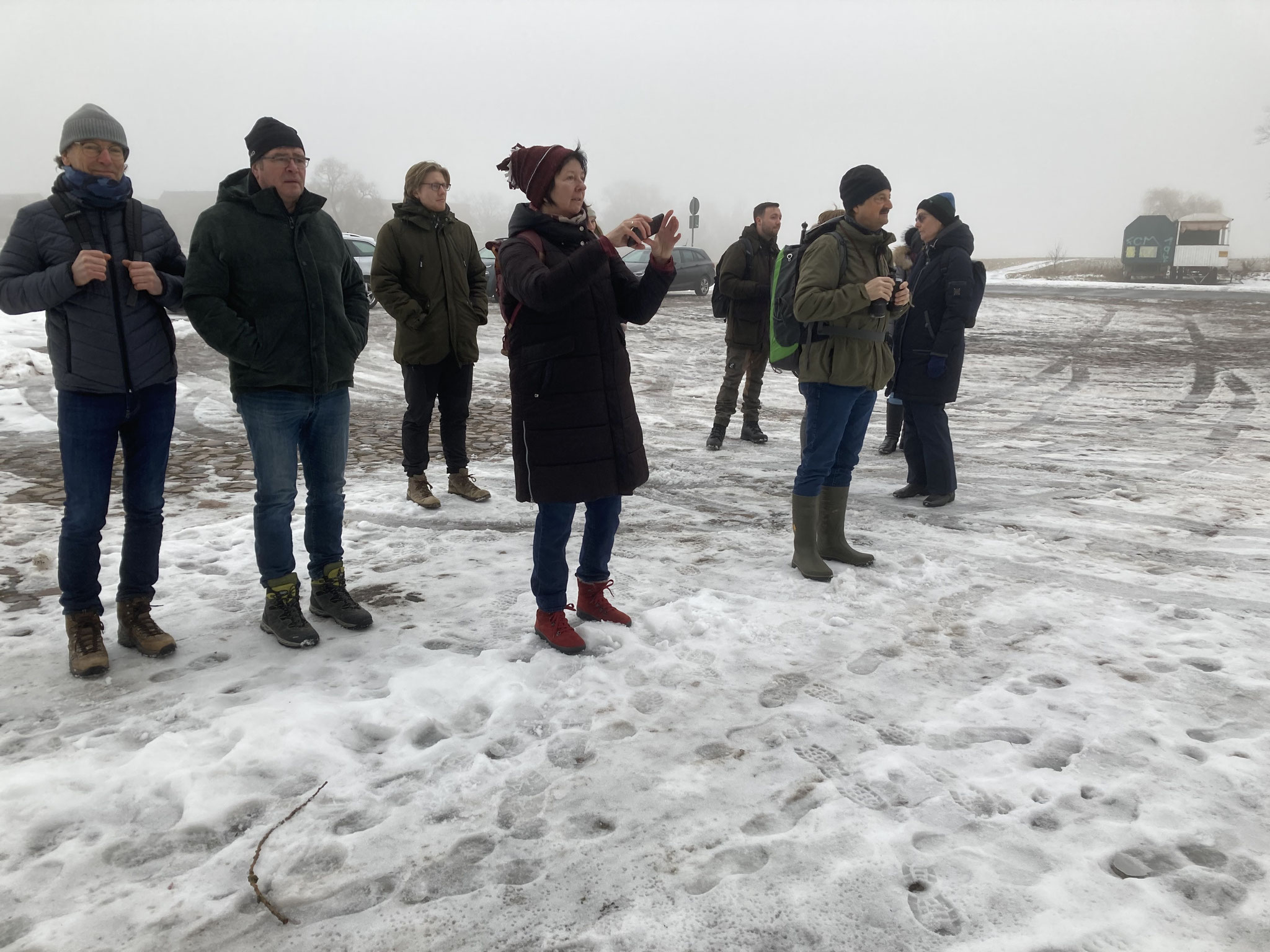 Erstes Absuchen des Elbufers; Foto: Michael Wetzel