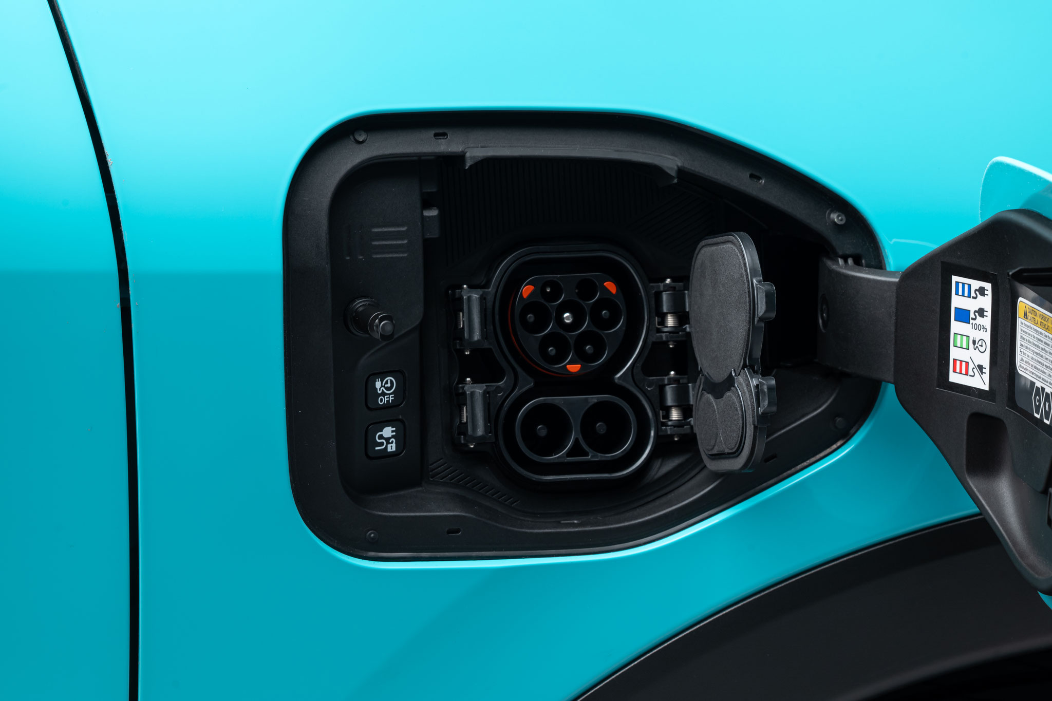 Nissan LEAF 2025