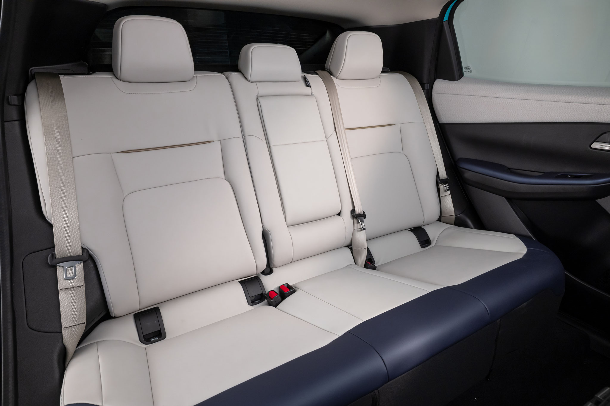 Nissan LEAF 2025
