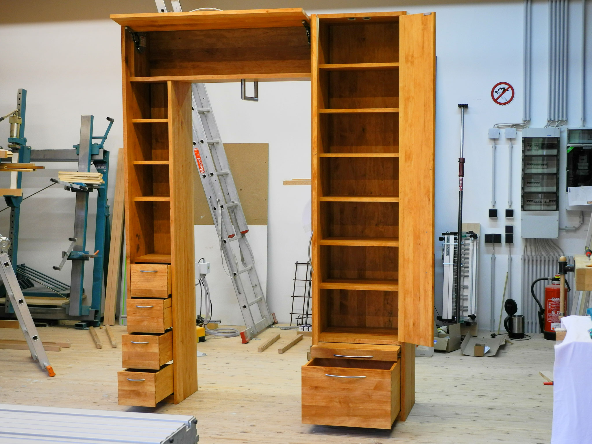 Garderobe in massiver Erle, Probeaufbau in der Werkstatt