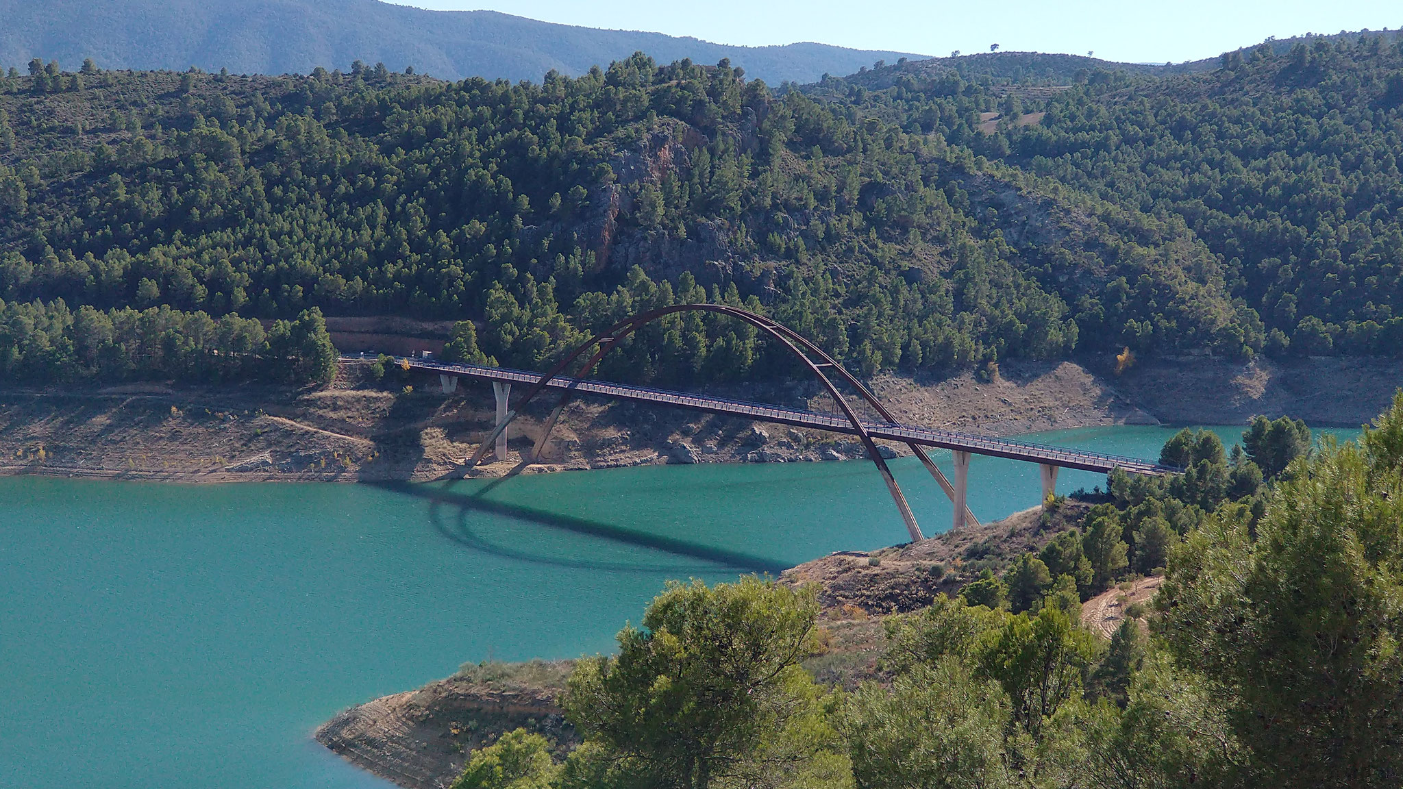 Puente de la Vicaria over de rio Segura (Yeste)