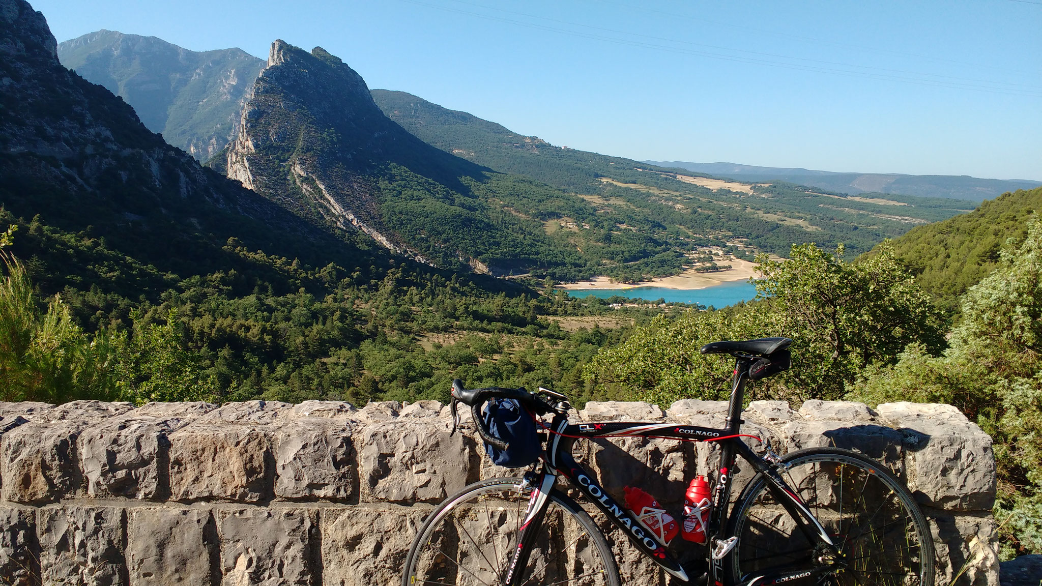 Zicht op Lac de Ste Croix en uitgang Gorges du Verdon