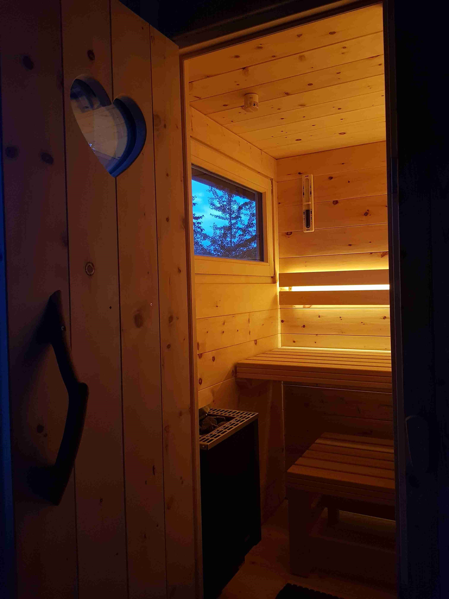 Rustikale Sauna in Zirbelkiefer
